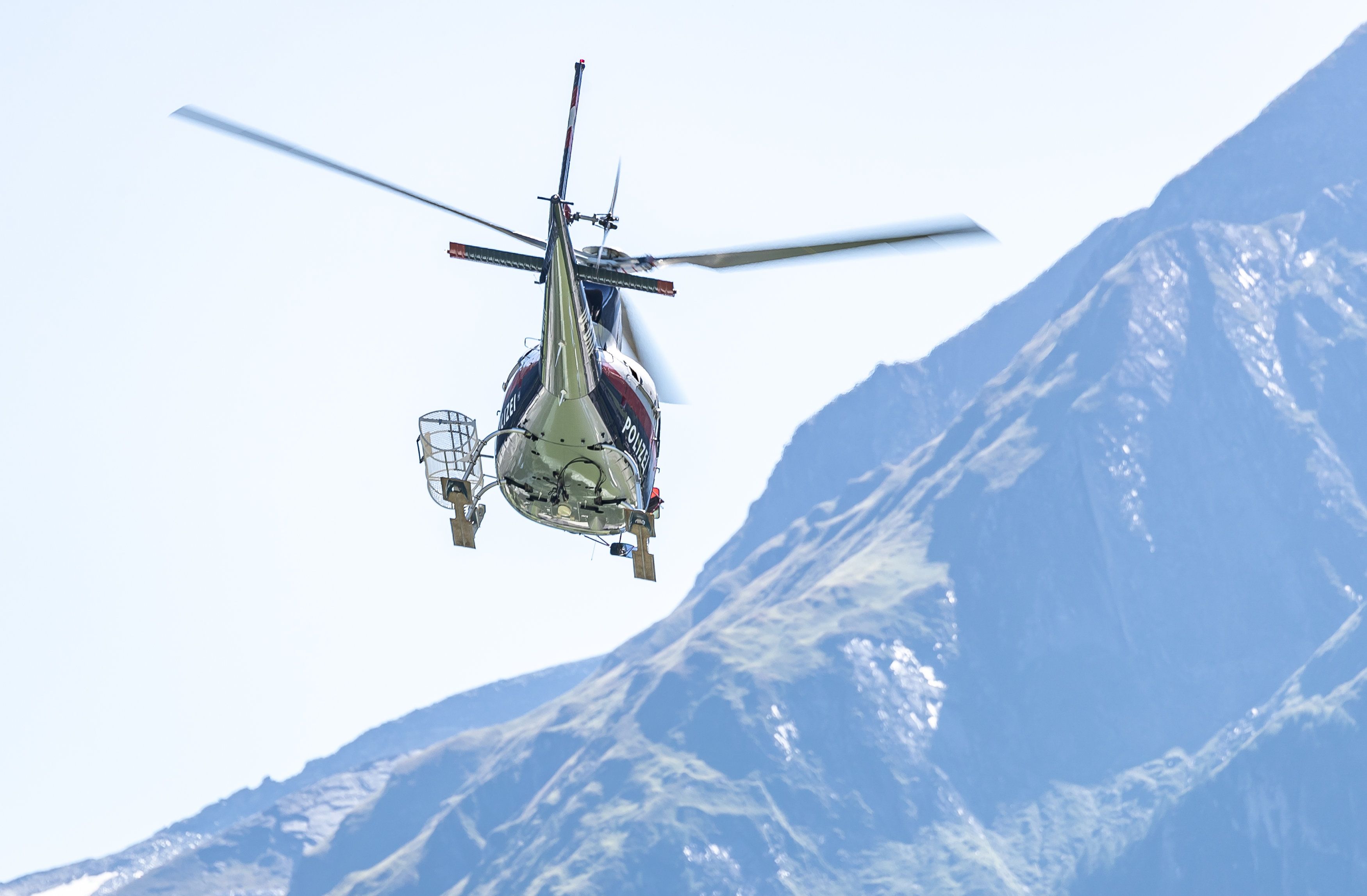 Das Opfer wurde vom Polizeihubschrauber geborgen. (Archivbild)