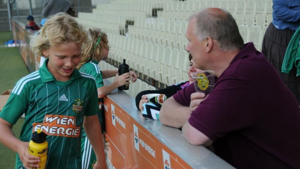 Papa Berndt Querfeld mit dem elfjährigen Leo in seinem ersten Jahr bei Rapid Wien