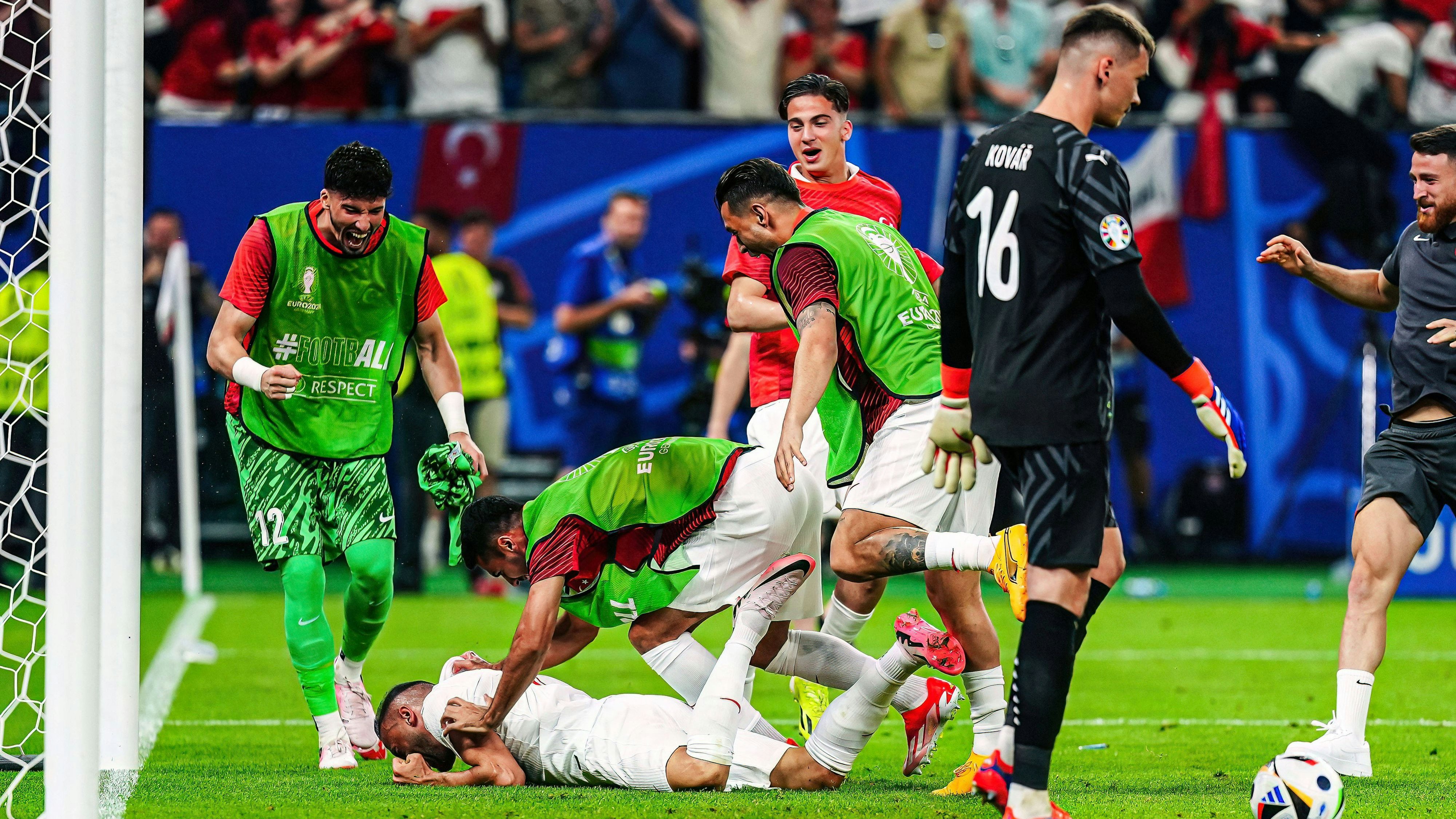 Die Türken jubelten im letzten Gruppenspiel über den Aufstieg.