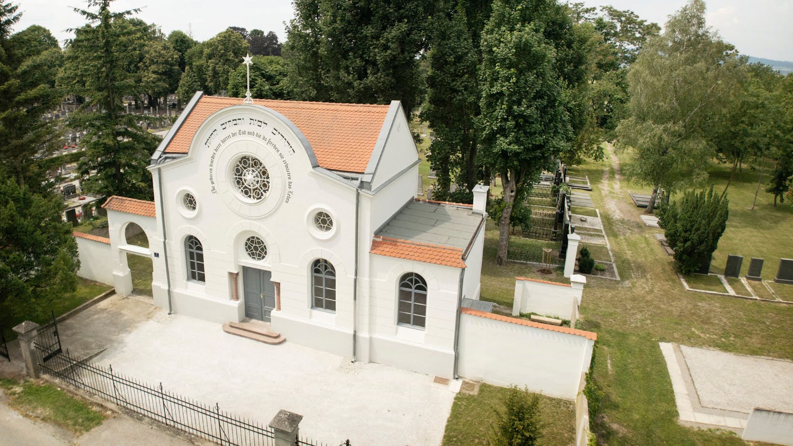 Die Zeremonienhalle am neuen jüdischen Friedhof in St. Pölten