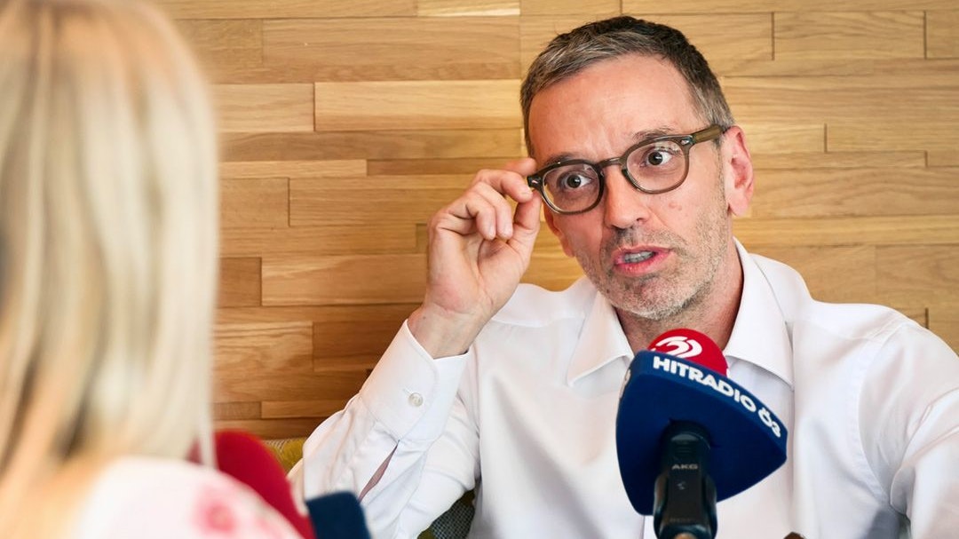 In Teil 3 der Ö3-Sommergespräche in "Frühstück bei mir" war FPÖ-Chef Herbert Kickl bei Claudia Stöckl zu Gast.