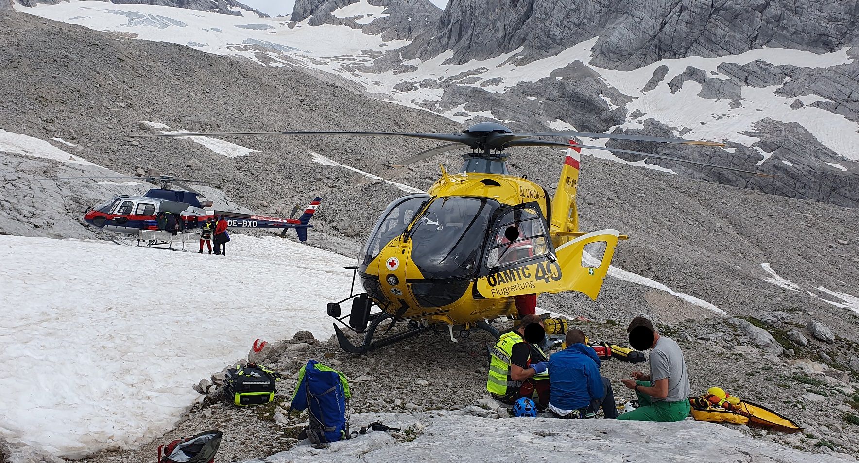 Ein 31-jähriger Salzburger war beim Klettern von einem herabfallenden Stein getroffen und schwer verletzt worden.