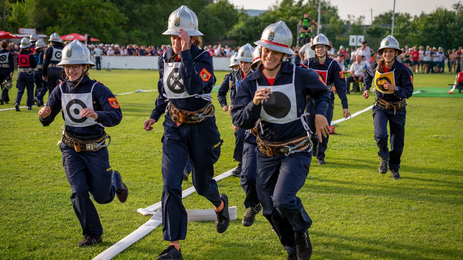 Tausende Feuerwehrmitglieder traten beim Bewerb in Leobersdorf fan