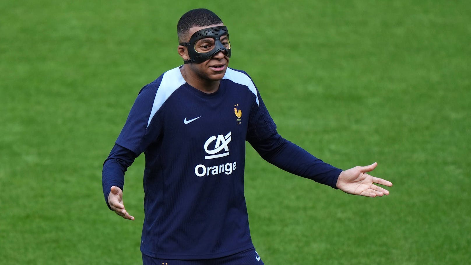 Frankreich-Star Mbappe leidet unter Maske: "Hasse es"