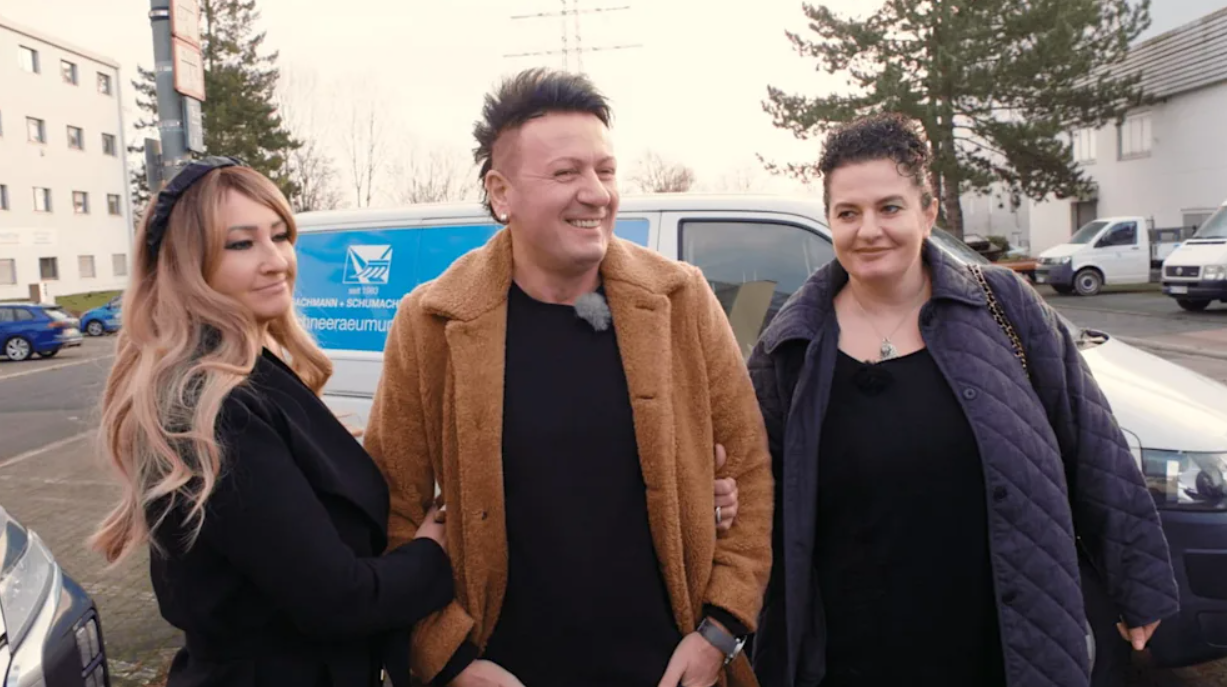 Mary, Ennesto und Ines