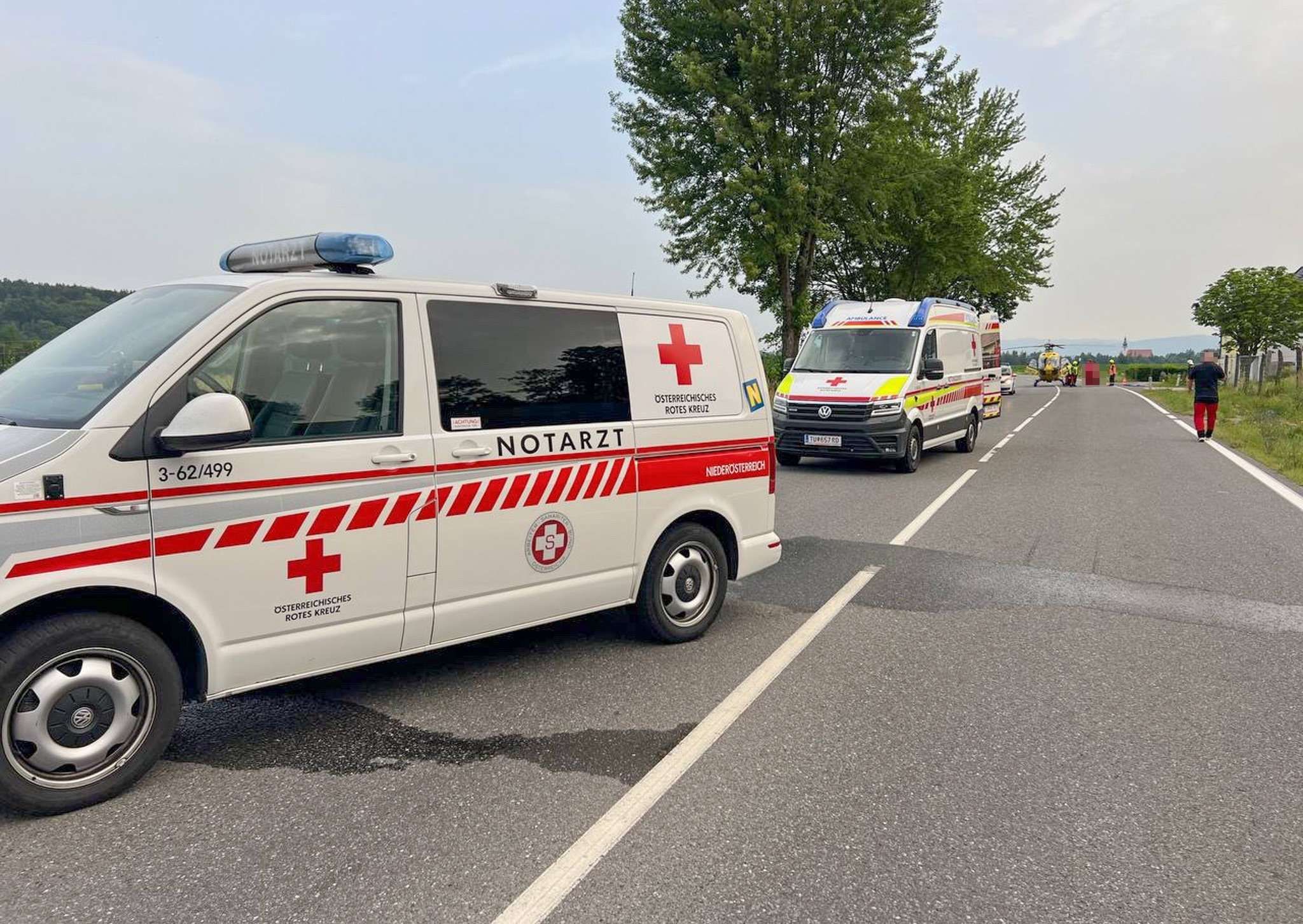 Die Rettung brachte den Verletzten zunächst in das Krankenhaus Eisenstadt, späterr wurde er ins AKH in WIOen überstellt (Sujetfoto).