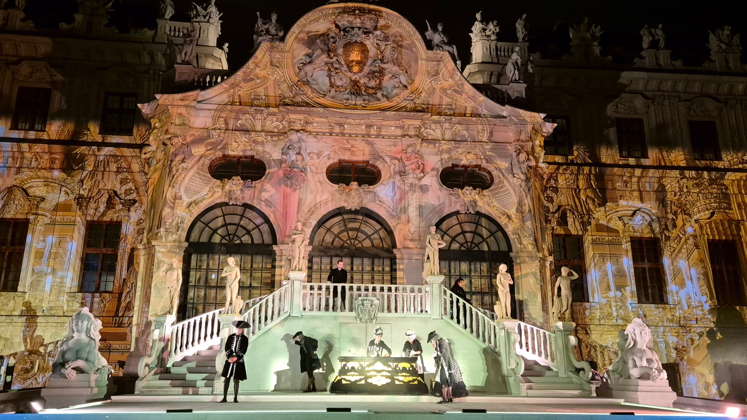 Vor der Kulisse des Belvederes findet der Opernsommer statt.