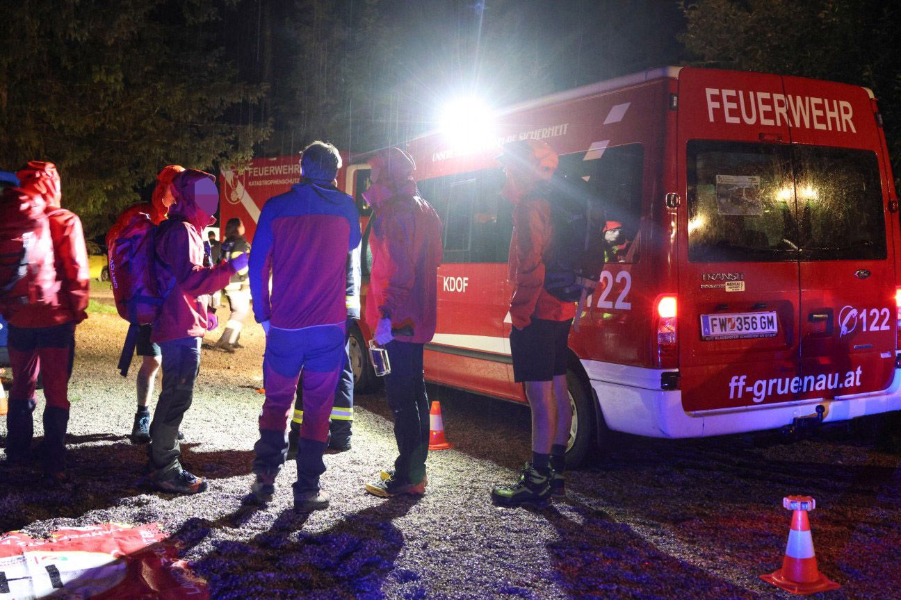 Seit 6 Uhr sind rund 60 Einsatzkräfte wieder auf der Suche nach der vermissten Bergsteigerin.