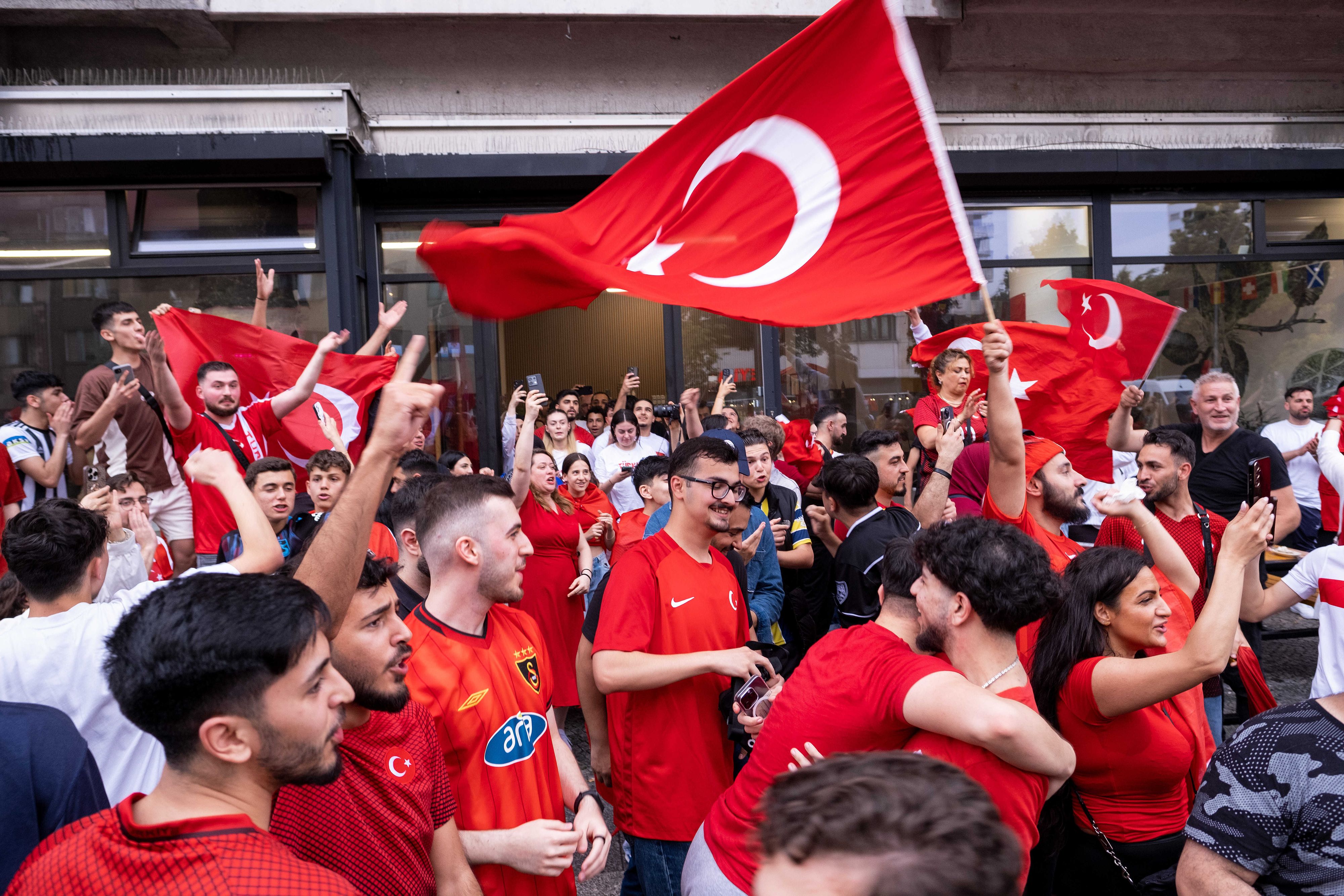 In Wien hat die türkische Community einige Hotspots, wo sie die EM-Spiele ihrer Mannschaft verfolgt (Symbolbild).
