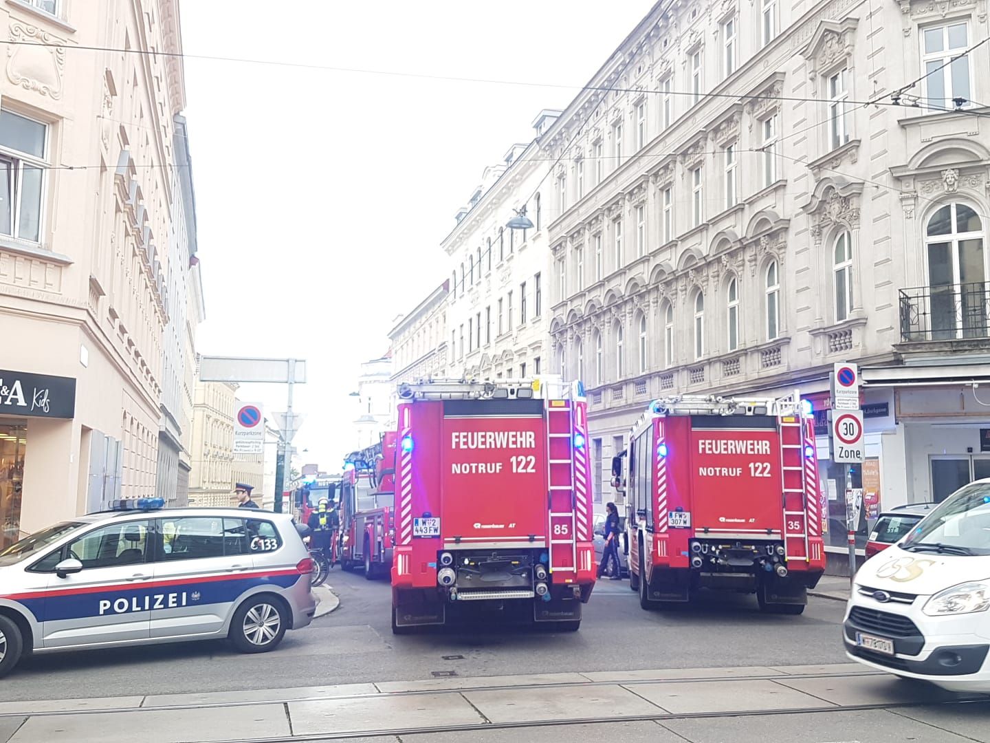 Feuerwehreinsatz am Montagmorgen in der Gurkgasse (Wien-Penzing)
