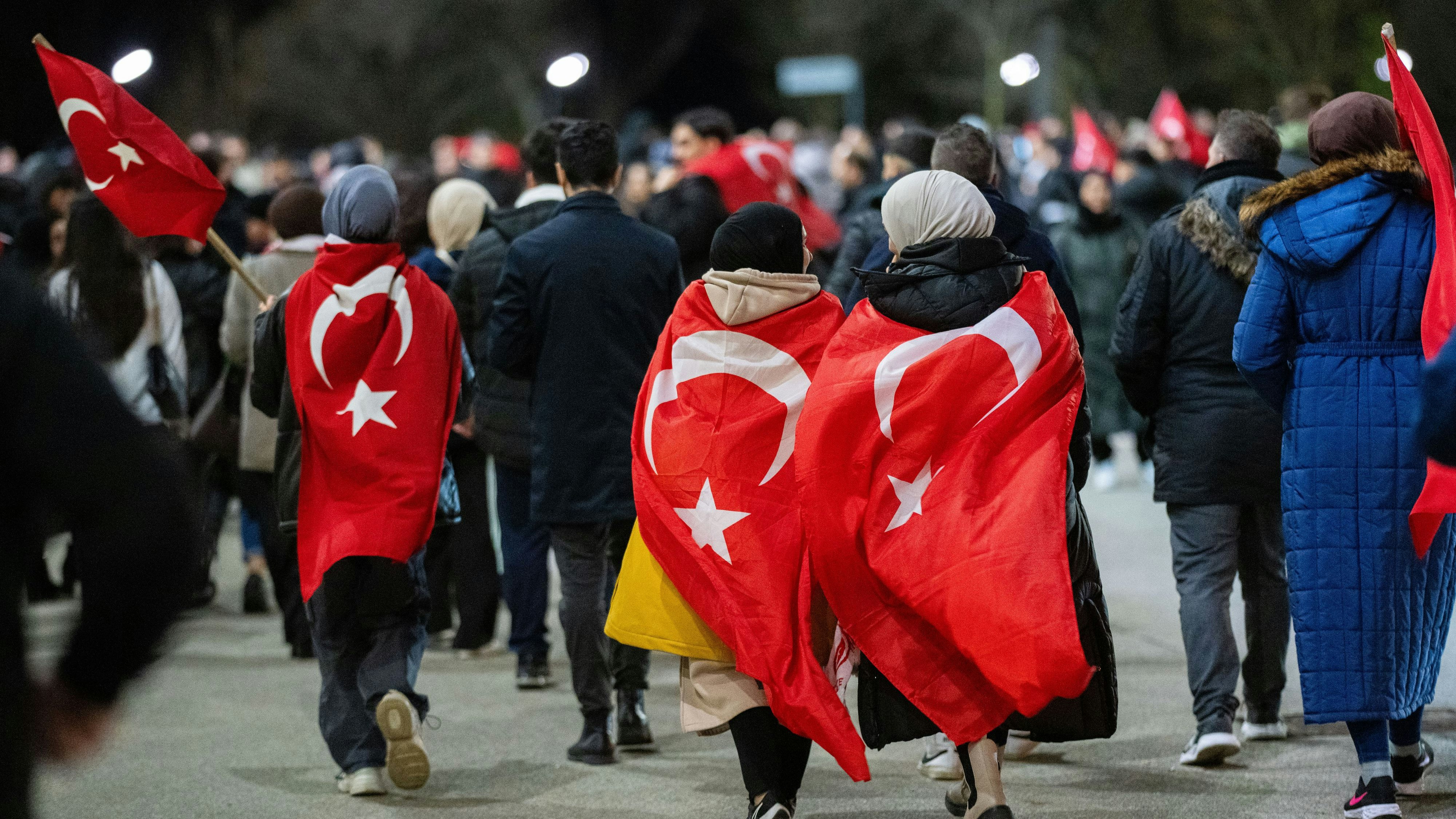 Wie beim Testspiel im März werden auch am Dienstag viele Türkei-Fans in Wien die Daumen für ihr Team drücken.
