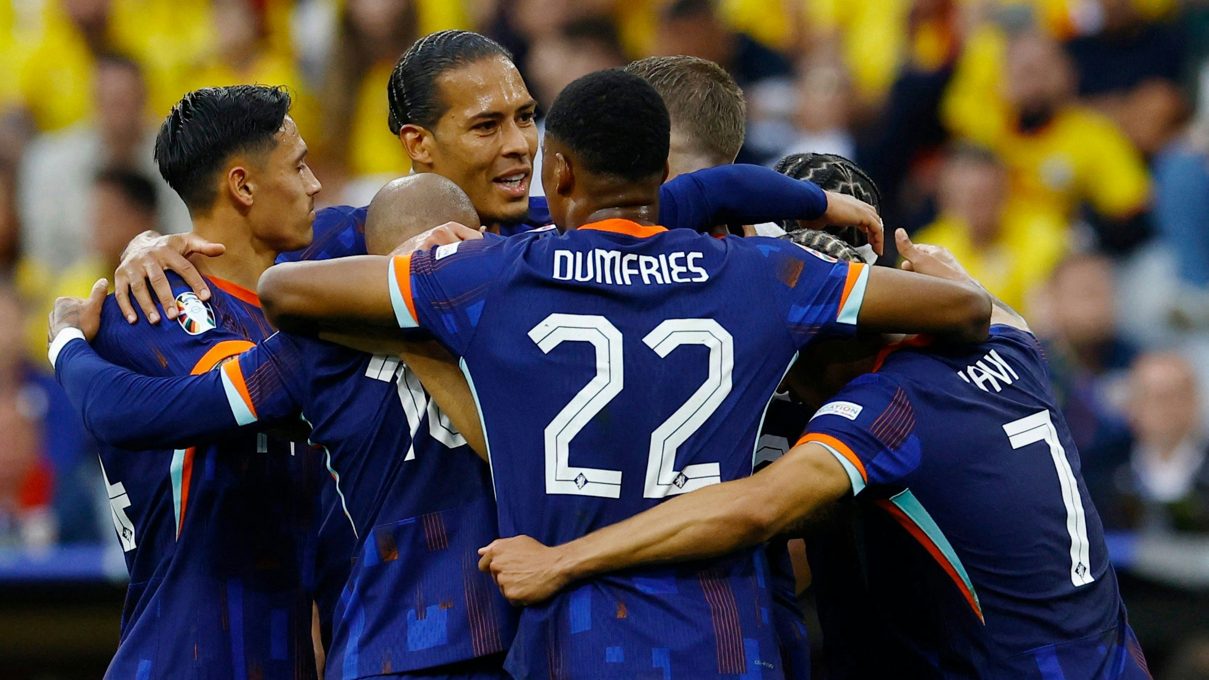 Die Niederlande setzt sich im EM-Achtelfinale gegen Rumänien durch. 