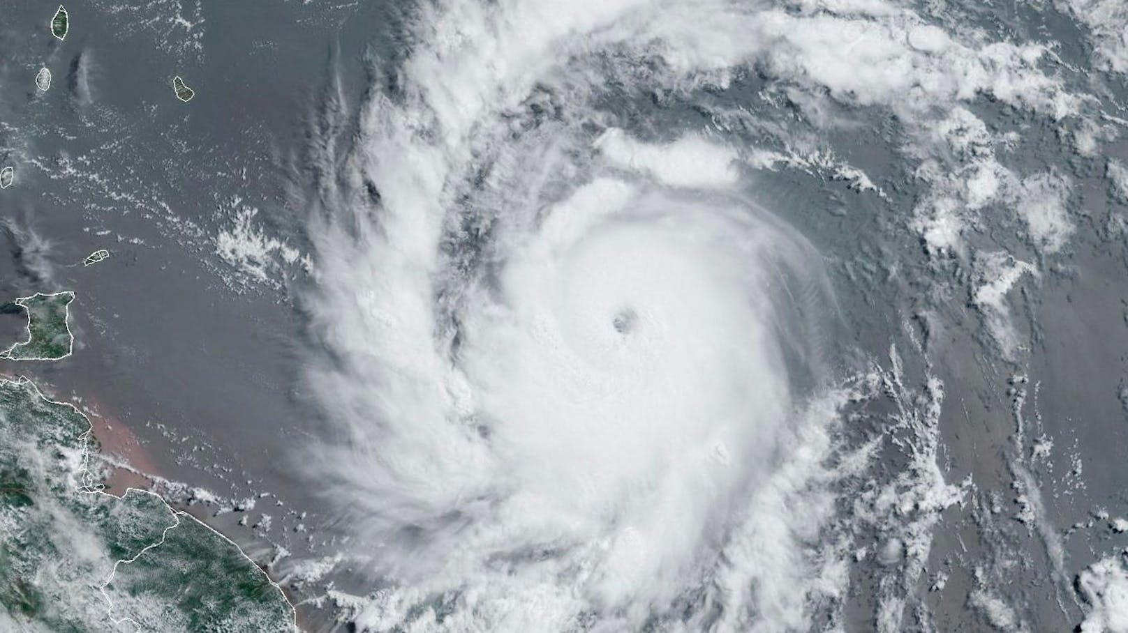Über 300 km/h! Hurrikan Beryl fegt auf Traumstrände zu
