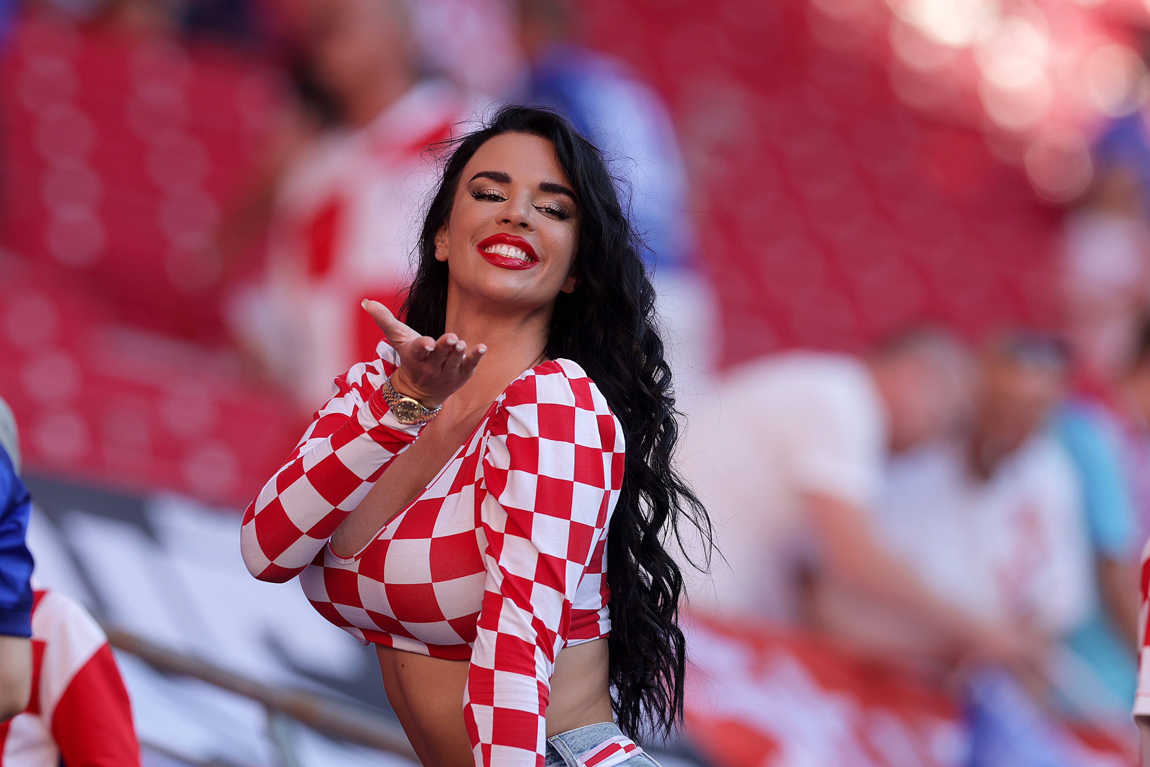 Heute.at - Fans wollen Influencer auf eigene Tribüne verbannen