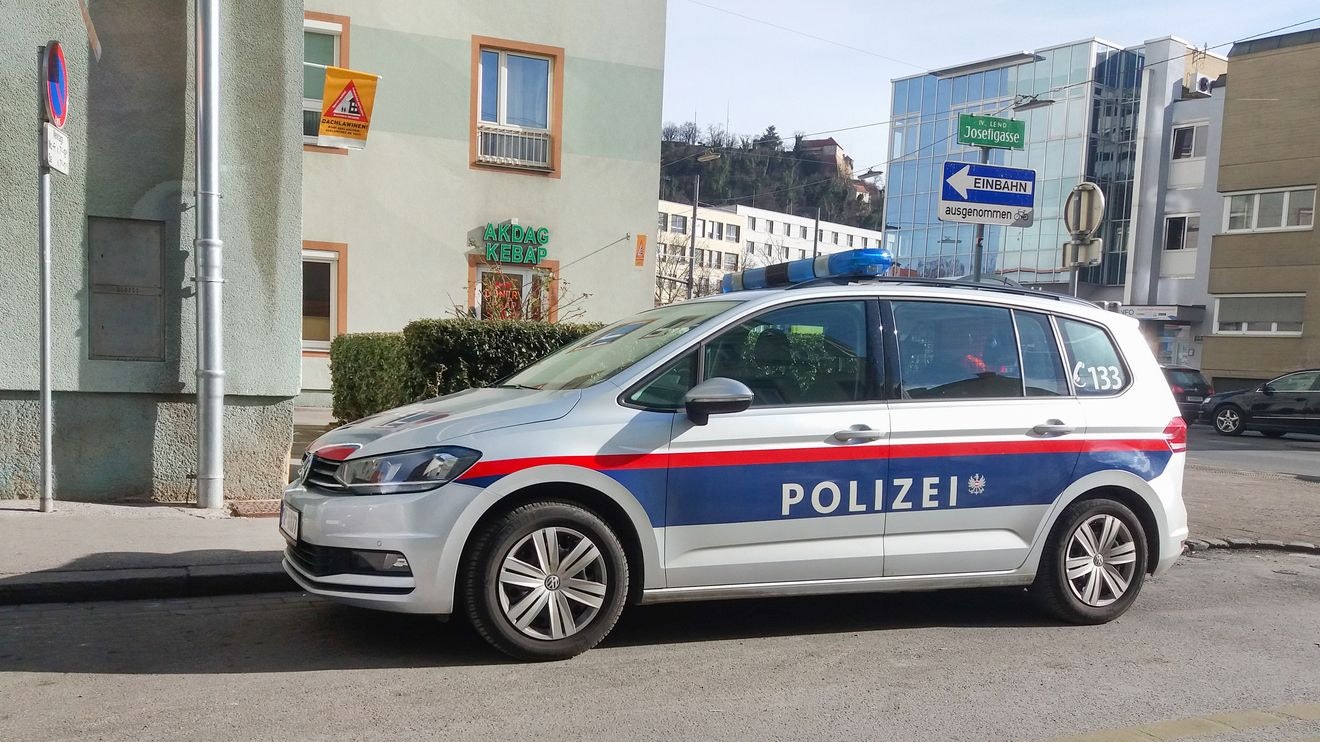 Die Polizei hat der Verdächtigen festgenommen. Symbolbild.