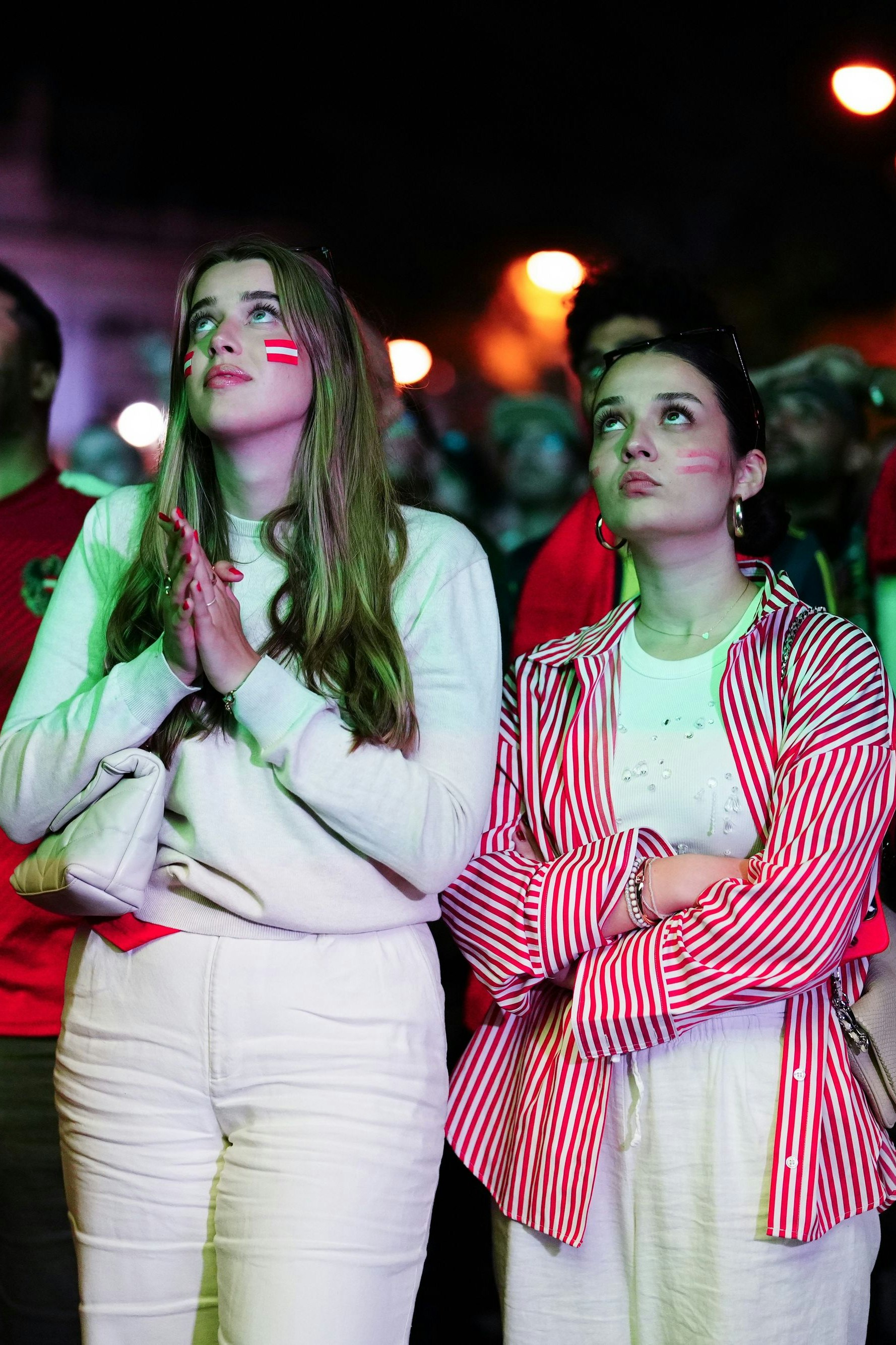 Fans beim Public Viewing des EM-Spiels Österreich gegen die Türkei am Rathausplatz in Wien
