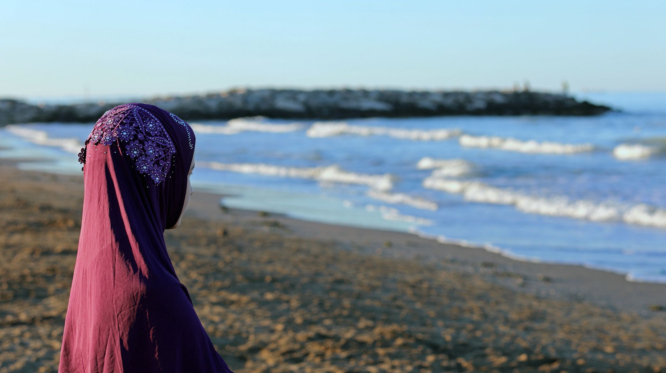 Ein eigener Strandabschnitt soll muslimische Frauen ab jetzt vor männlichen Blicken schützen (Symbolbild)