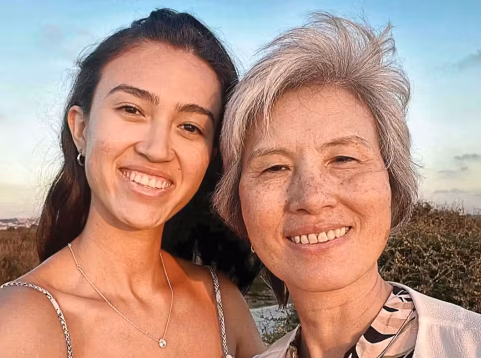 Kurz vor ihrem Tod konnte Liora (61) ihre Tochter Noa (26), die von den Hamas als Geisel gefangen gehalten wurde, wiedersehen.