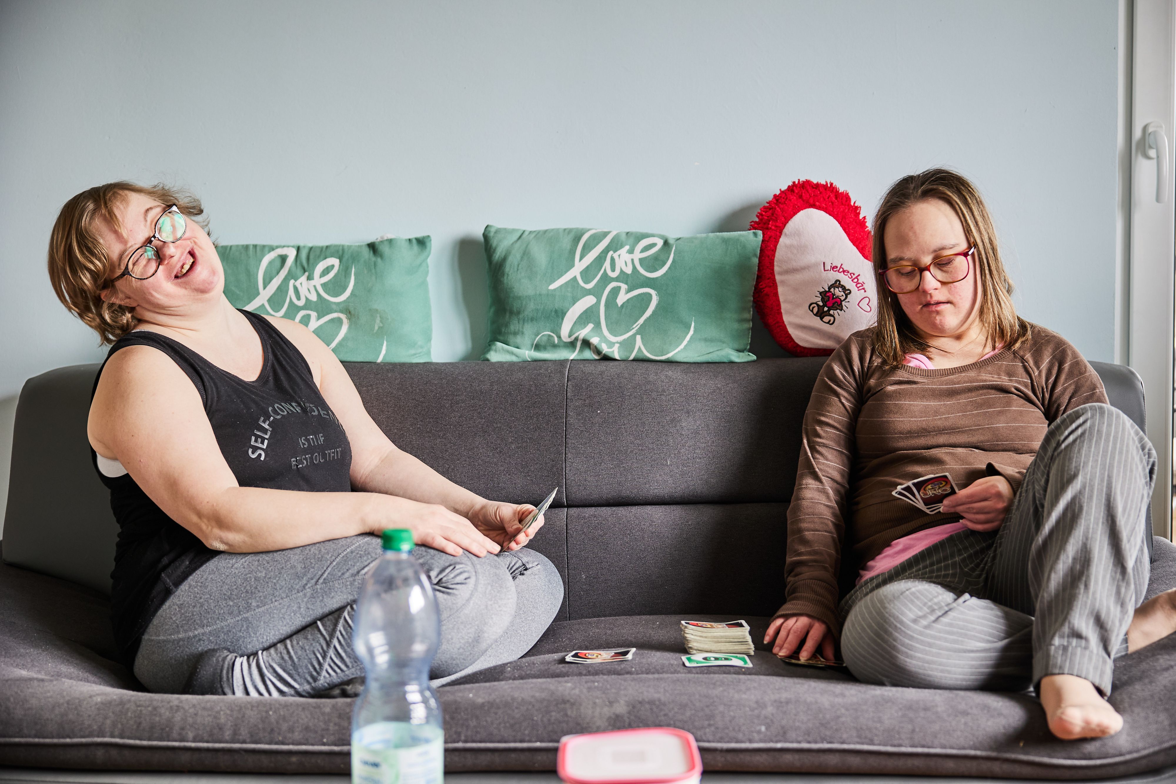 Lisa (35) und Eva Maria (32) bezogen ihre erst eigene Wohnung in St. Leonhard am Forst