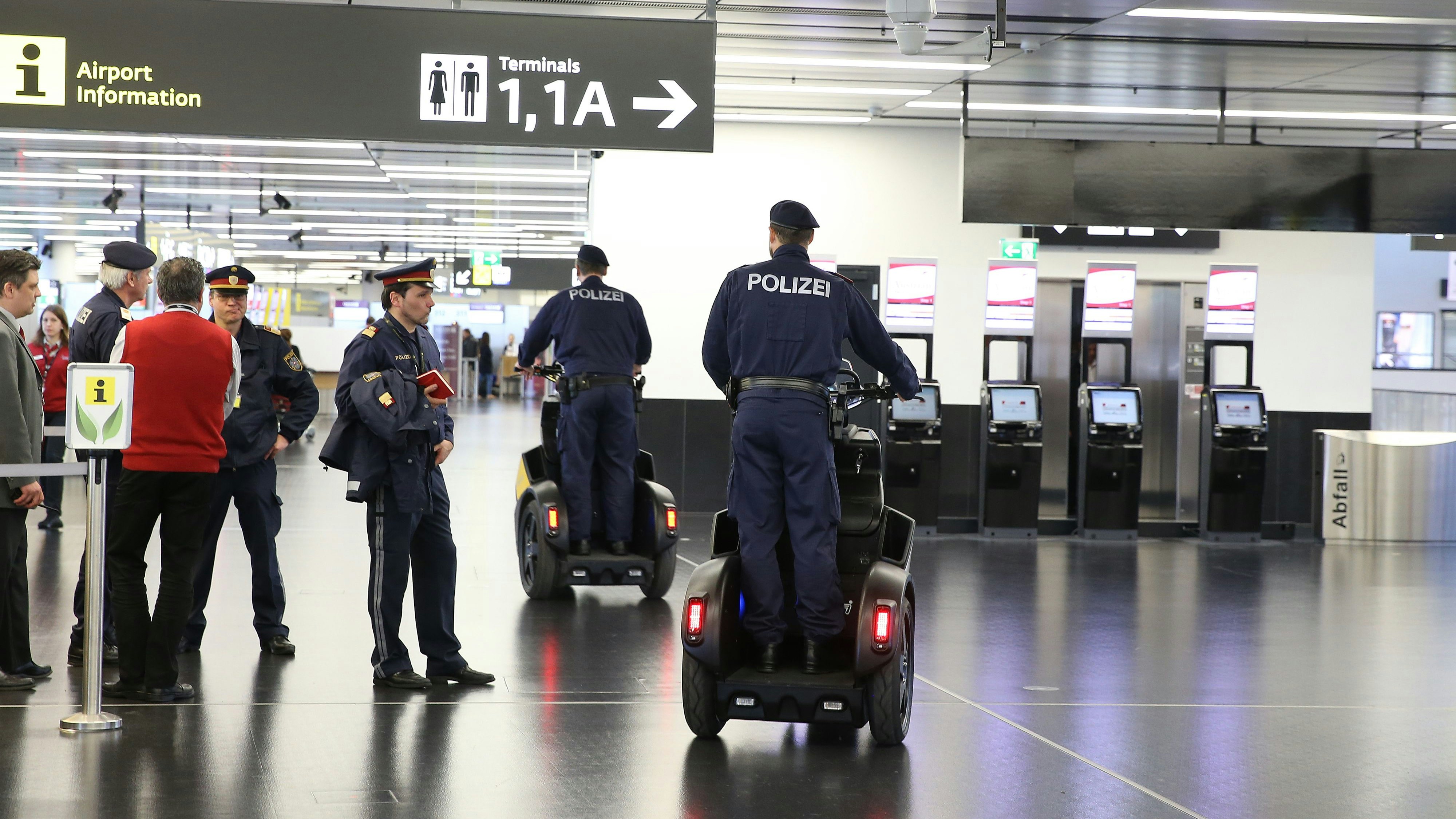 Heute.at - Koffer voller Drogen – Grenzpolizei stoppt Schmugglerin