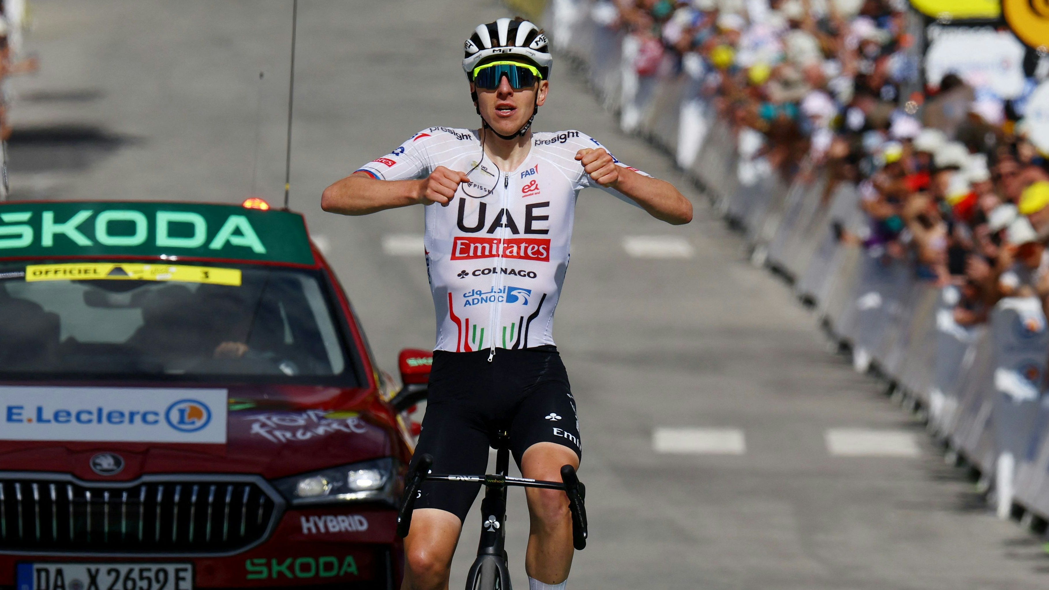 Tadej Pogacar gewinnt die erste schwierige Tournee-Bergetappe. 