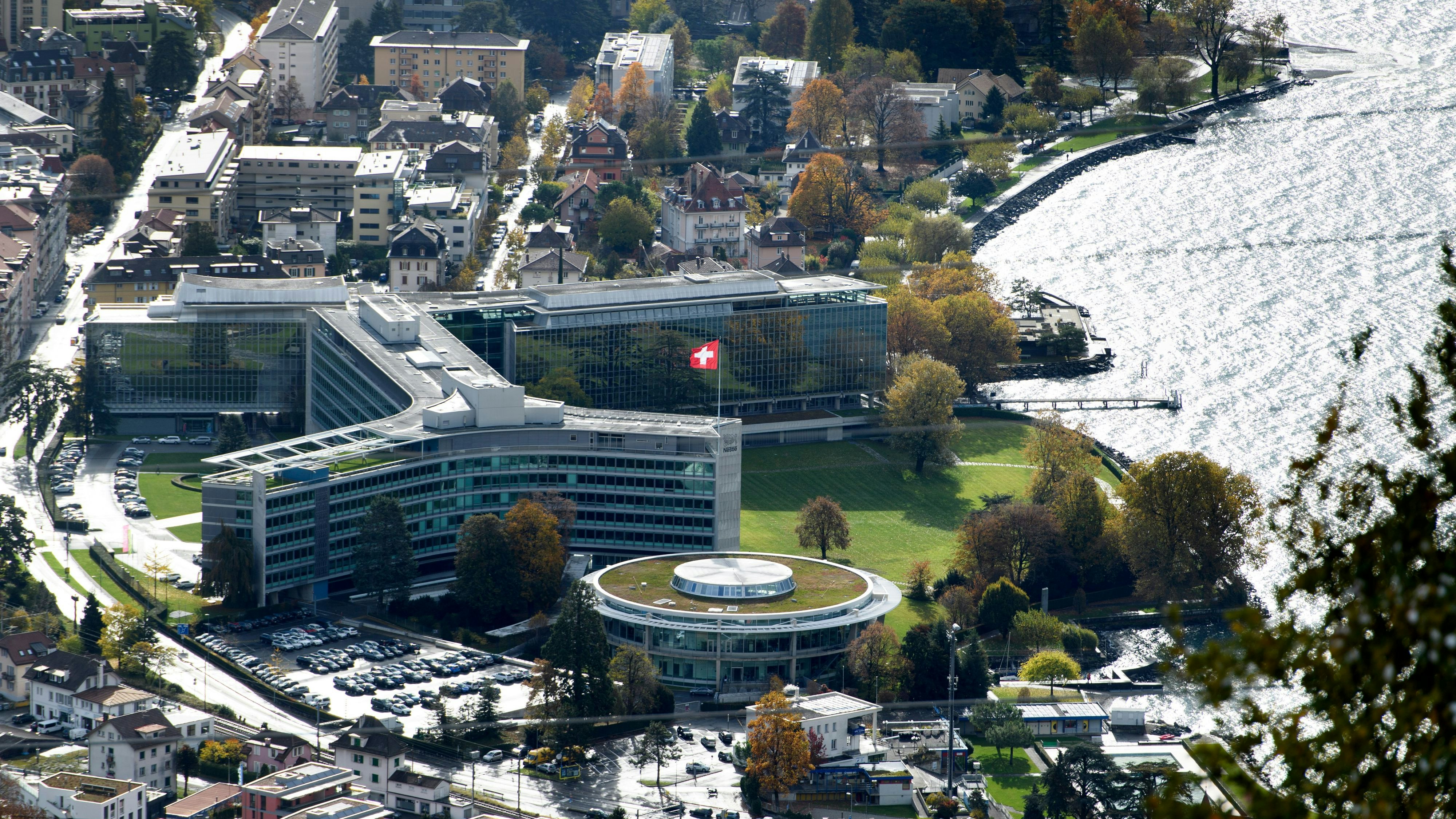 Das Hauptquartier von Nestlé in Vevey am Genfersee in der Schweiz