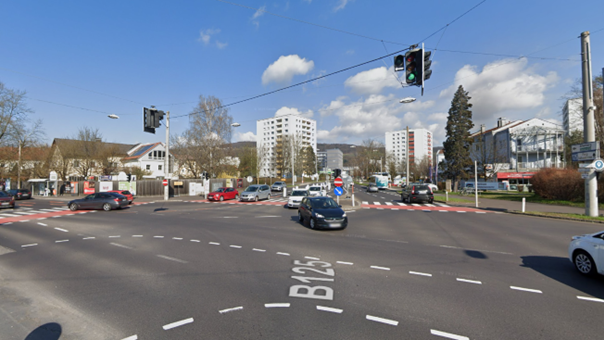 Auf der Kreuzung von Freistädter Straße und Altenberger Straße fuhr der 15-Jährige über eine rote Ampel.