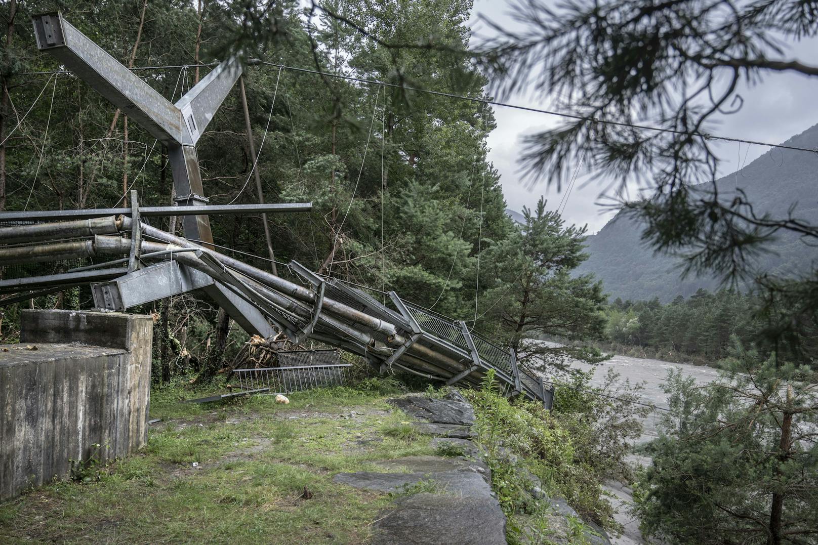 Auch die Aurigeno-Hängebrücke im Maggiatal hielt den Naturgewalten nicht stand.