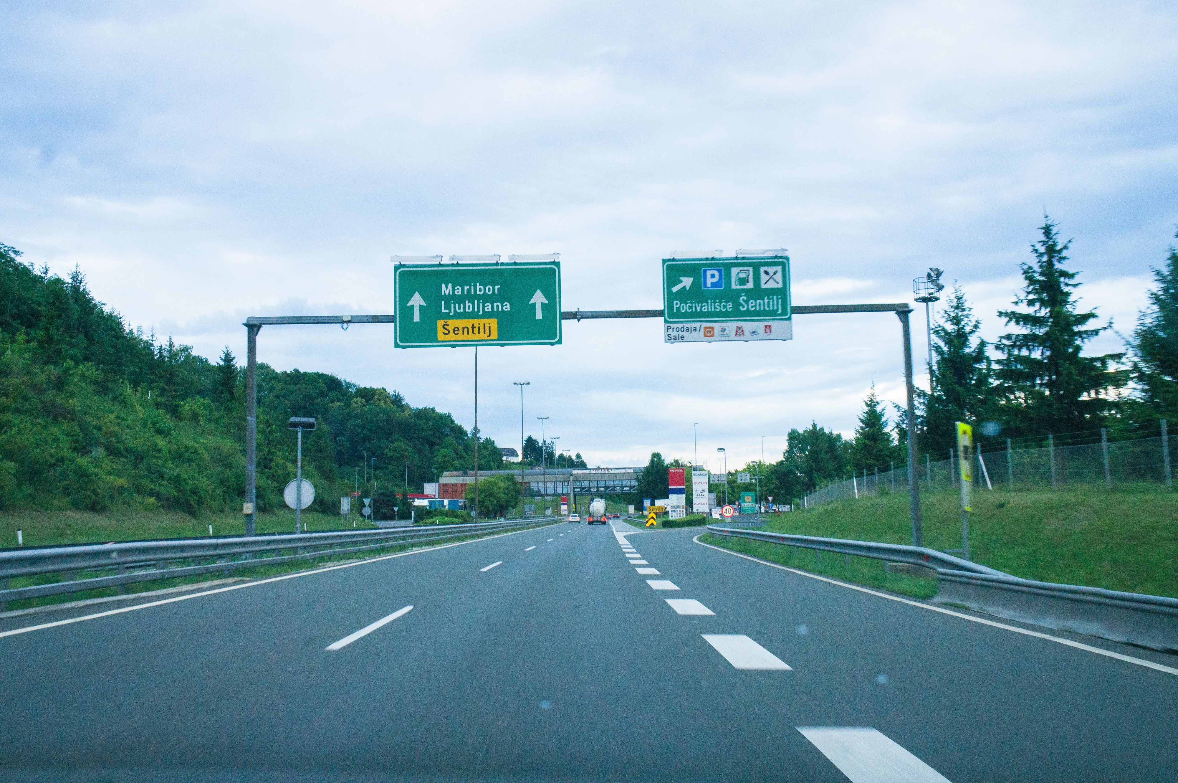 Slowenien ignoriert die EU-Richtlinie und will erst 2030 eine Tagesvignette einführen.