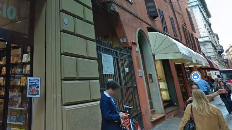 Die Tat soll laut italienischen Medien im Zentrum Bolognas stattgefunden haben.