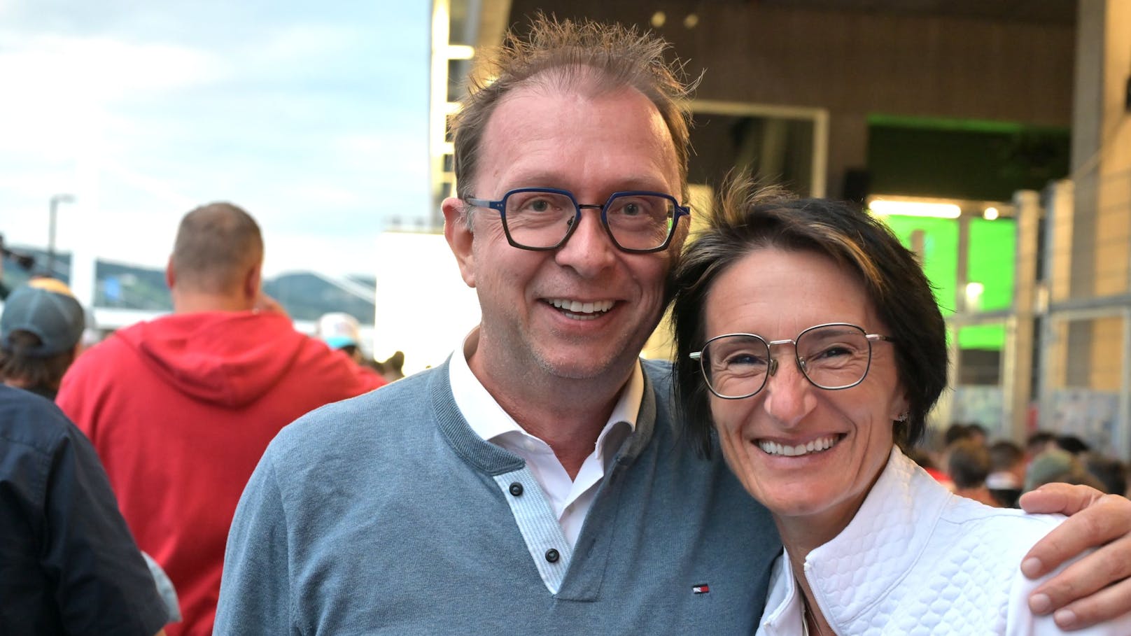 Drückten die Daumen: Leonhard Heinzl, Zentrumsmanager von BioLife Linz, mit Gattin Martina.