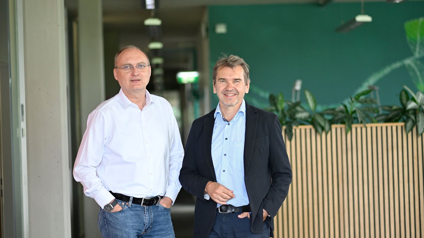 Geschäftsführer Infineon IT-Services GmbH Hansjörg Sonnleitner und Hugo Auernig.
