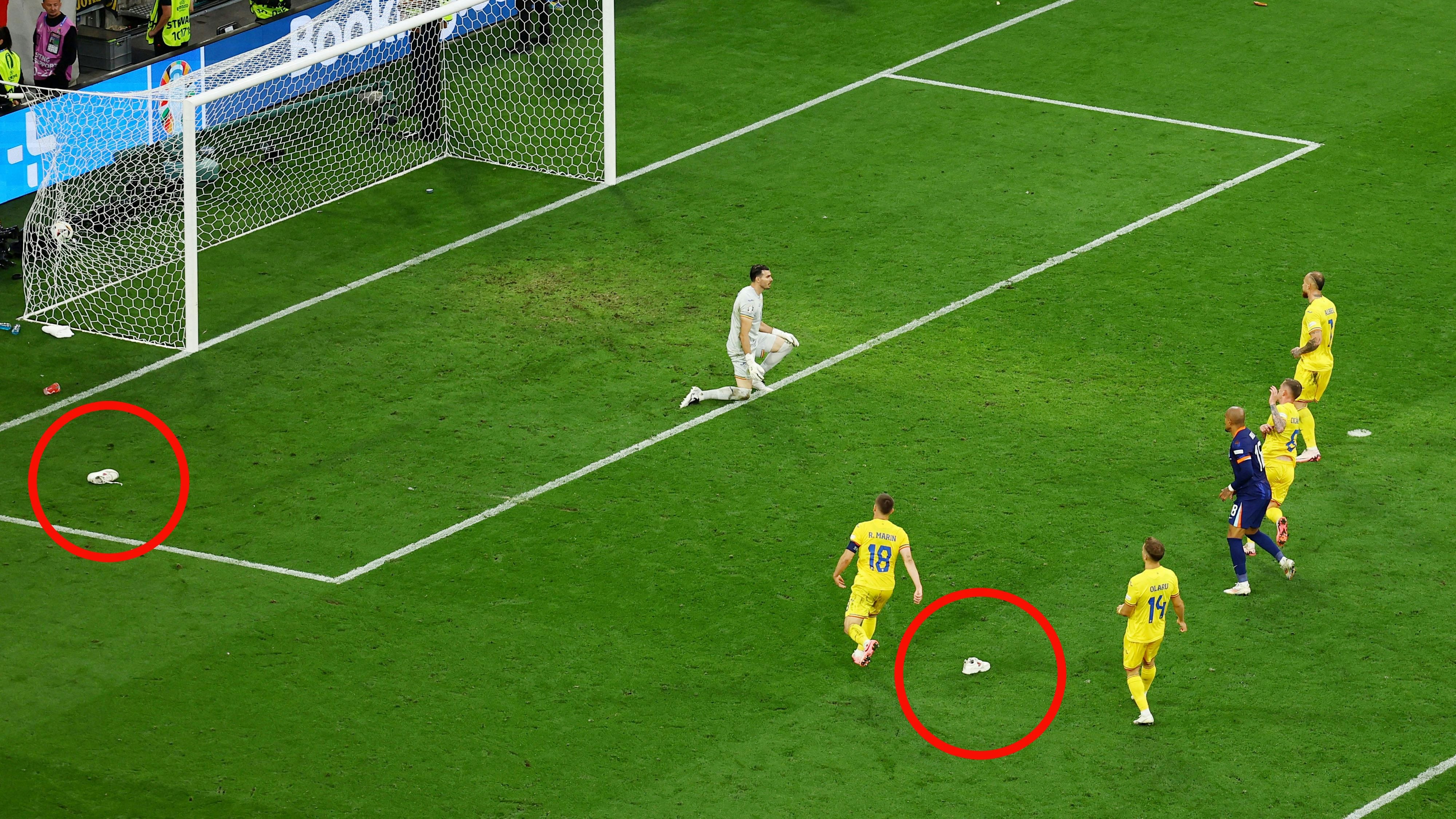 Zwei Schuhe sorgen für Verwunderung.