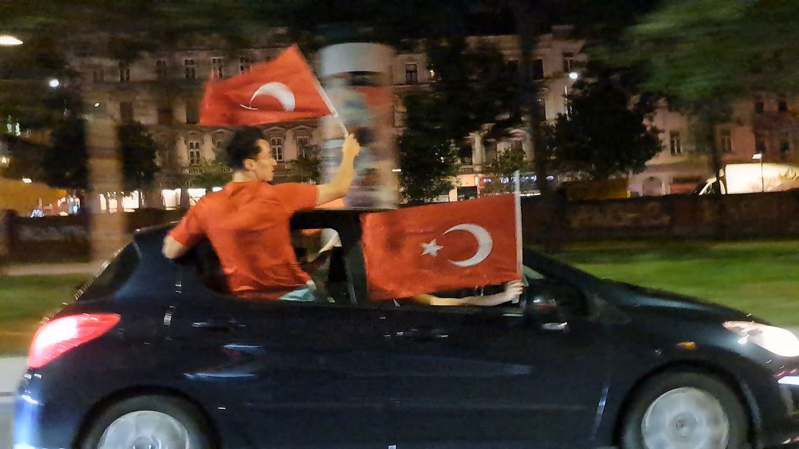 Türkei-Fans feiern Sieg gegen Österreich