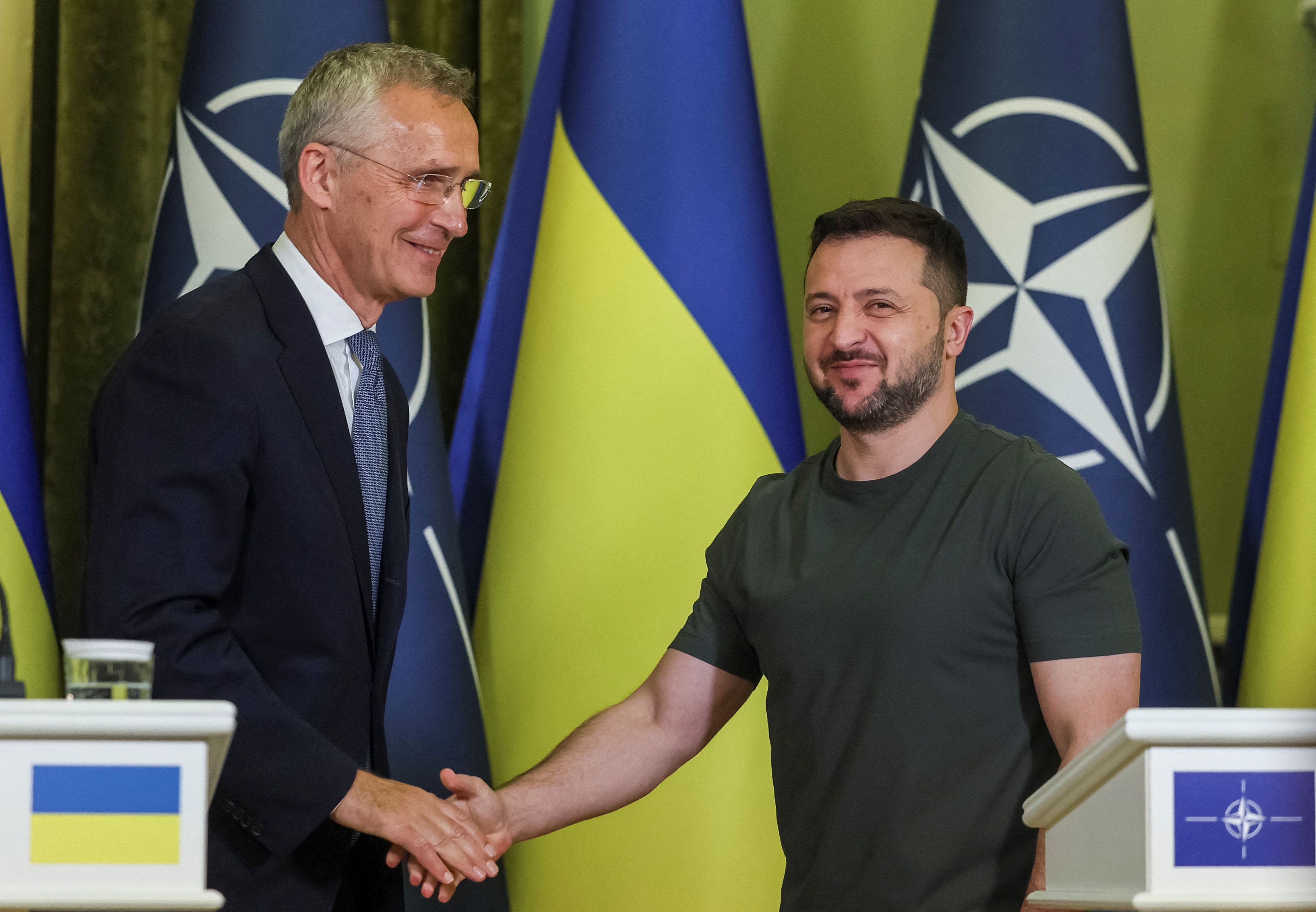 Der frühere NATO-Generalsekretär Jens Stoltenberg wird mit seiner jüngsten Forderung kein Lächeln auf das Gesicht von Ukraine-Präsident Wolodimir Selenski zaubern. Archivbild.