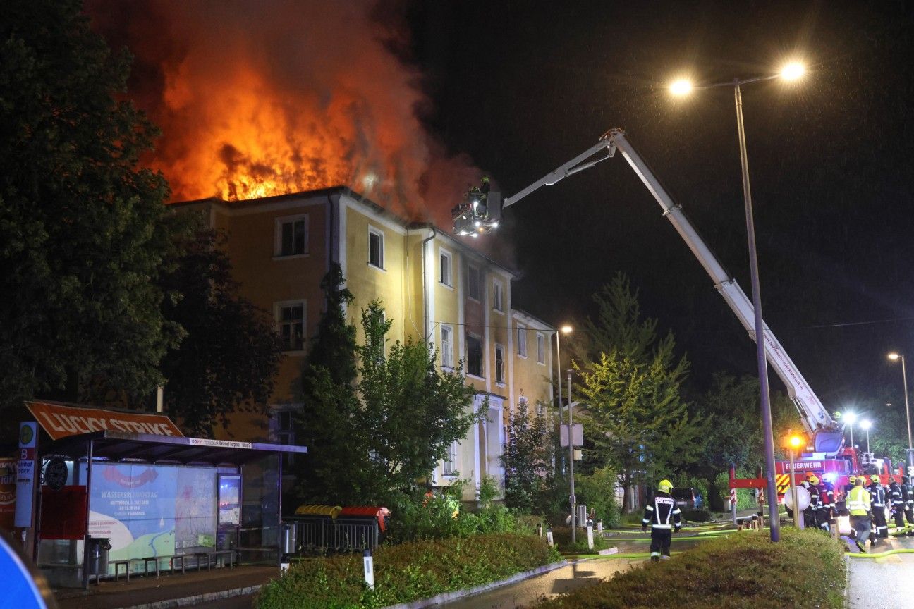 In Vöcklabruck stand am späten Mittwochabend die ehemalige Landesmusikschule in Flammen.