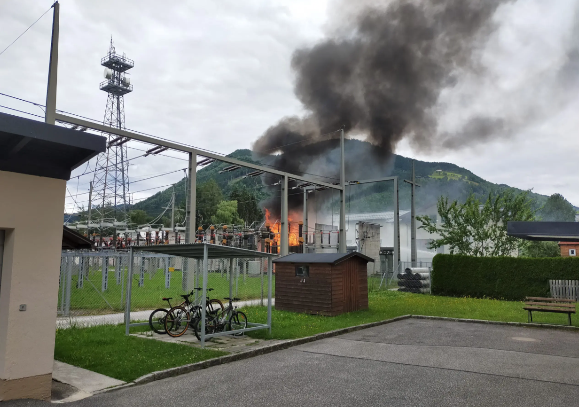 Auch die Feuerwehren aus Zell am See rückten zur Unterstützung an. 