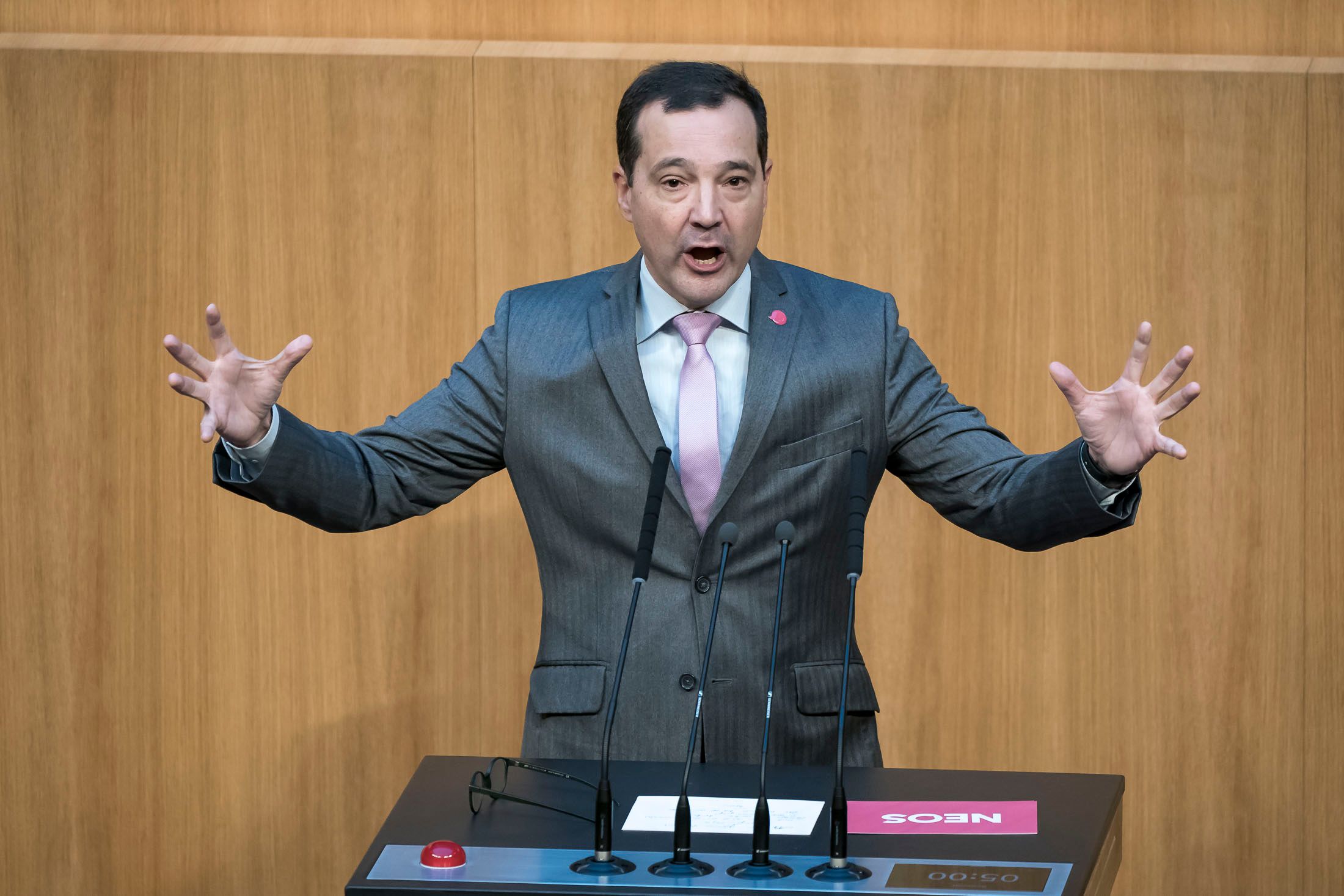 Heute.at - EU-Top-Job für Ex-Neos-Abgeordneten sorgt für Wirbel