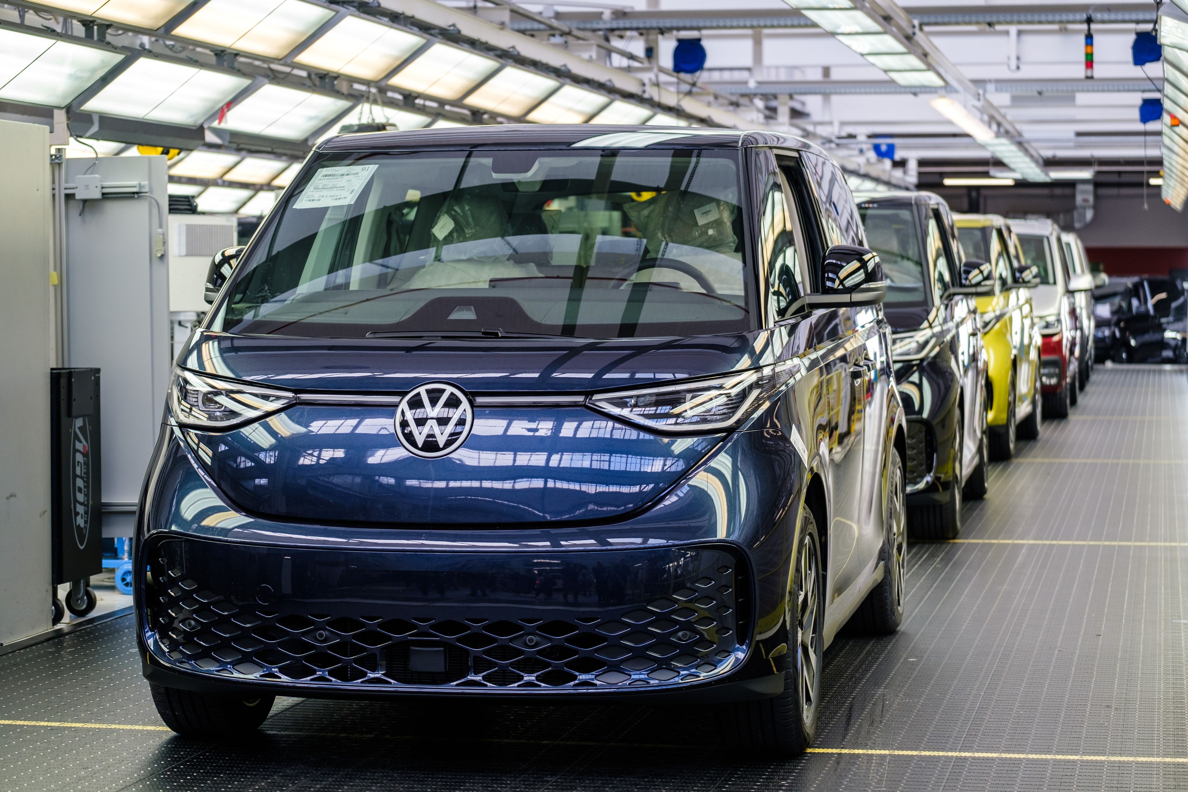 Deutsche Autokonzerne, hier der vollelektrische Bulli ID von VW, wären von Trumps neuen Zöllen massiv betroffen