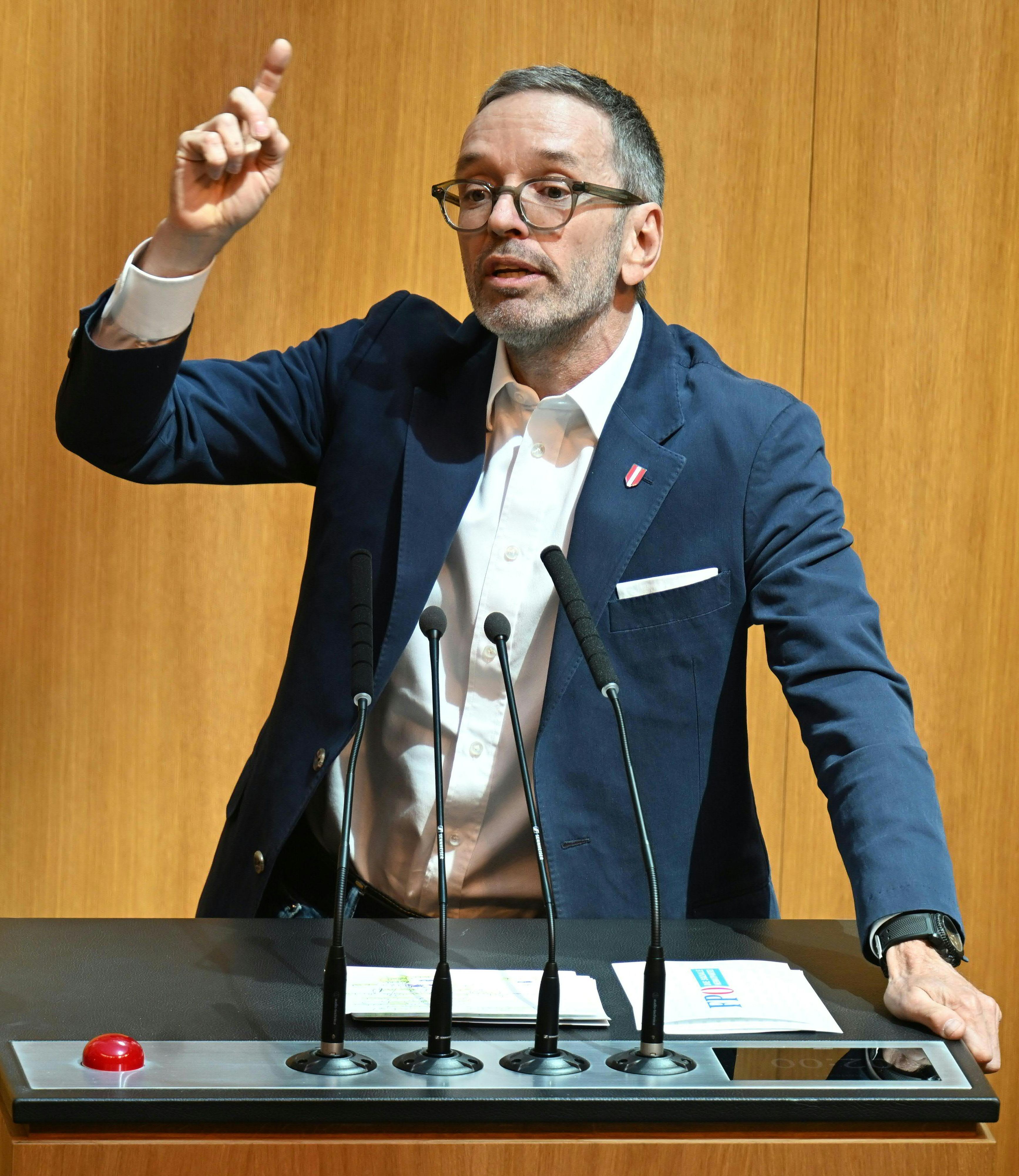 FPÖ-Chef Herbert Kickl kritisiert die angehobene Pendlerpauschale.