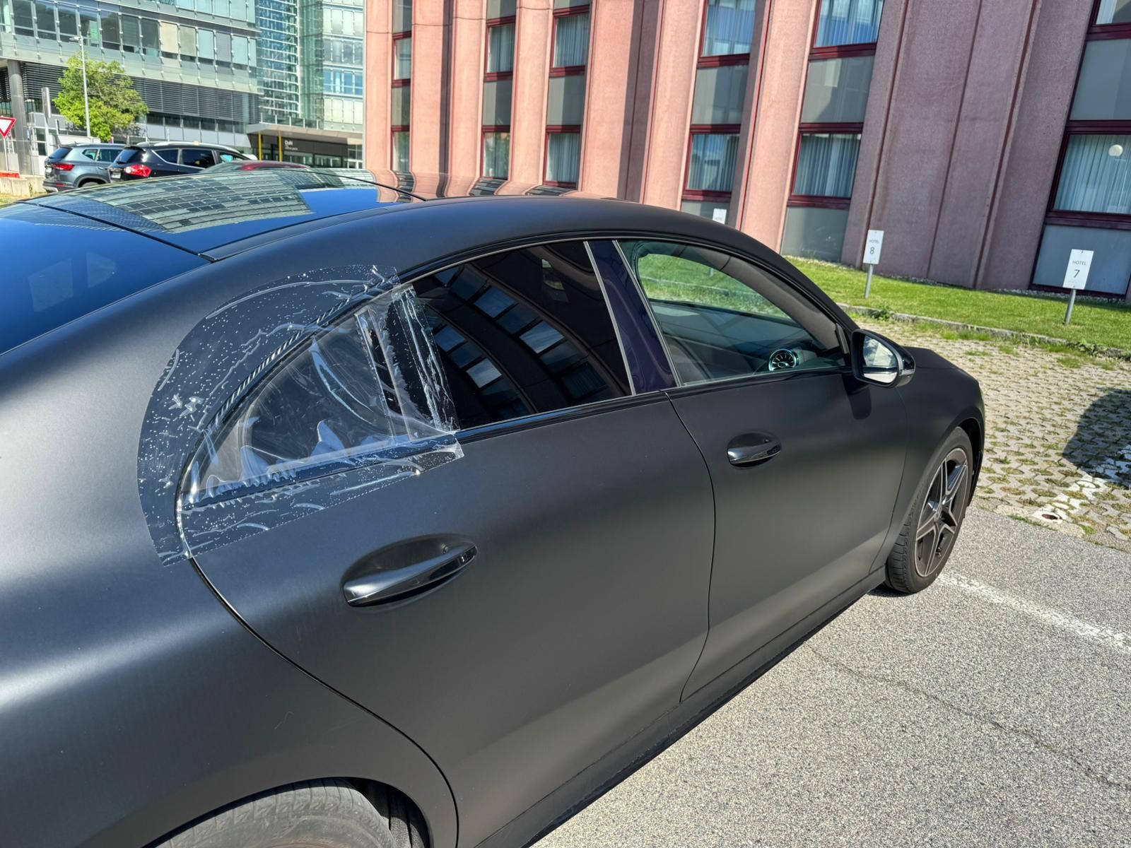 Der Mercedes CLA 220 AMG des Donaustädters Dan (40) wurde gestohlen. Per App fand ihn die Polizei – und nahm fünf Jugendliche fest.