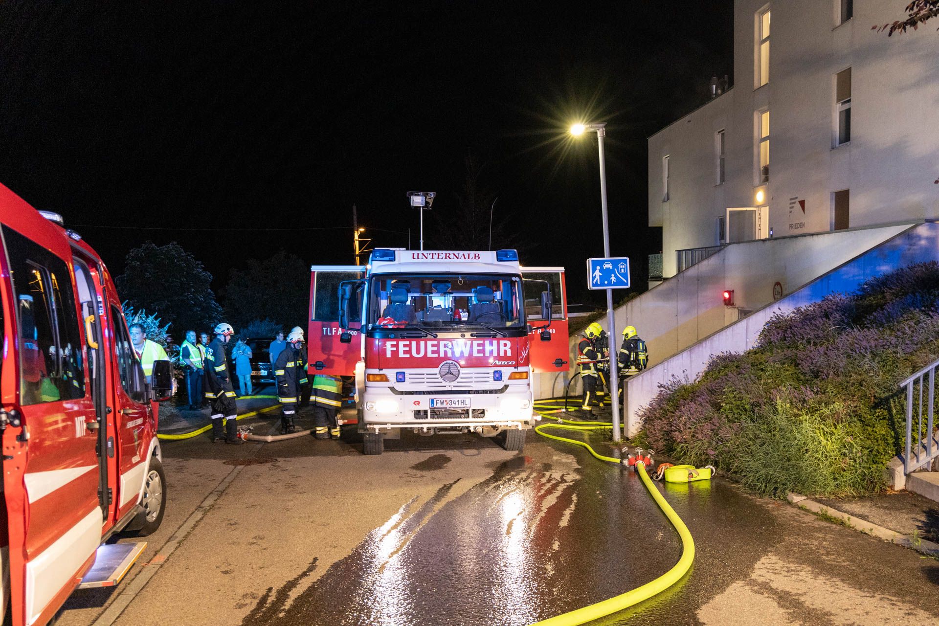 Kurz vor Mitternacht wurde die Feuerwehr zu einem Brand in Unternalb (Bezirk Hollabrunn) alarmiert.