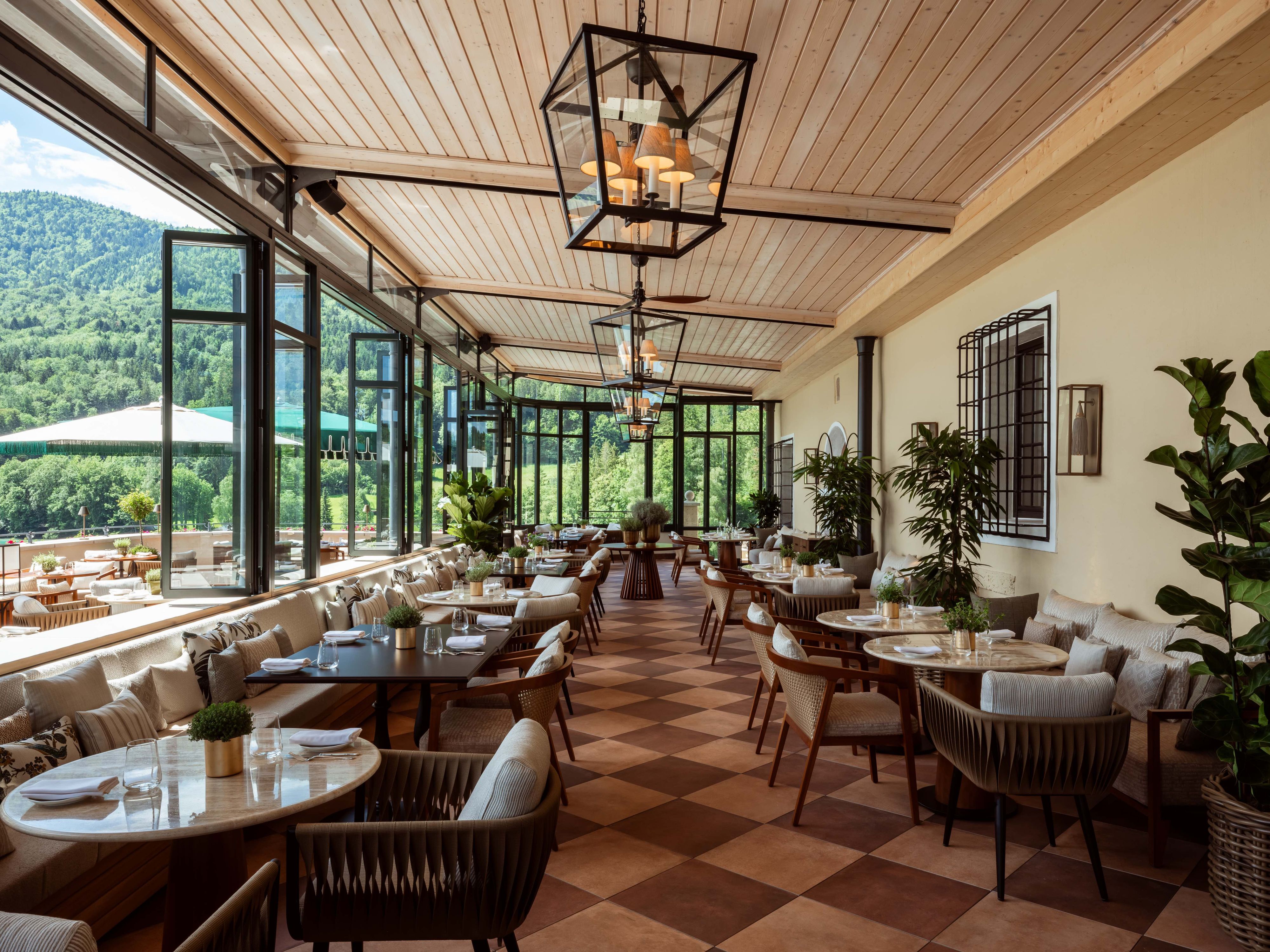 Mit 1. Juli 2024 läutet die Rosewood-Hotelkette eine neue Ära im Schloss Fuschl ein und eröffnet dort seine neueste Adresse.