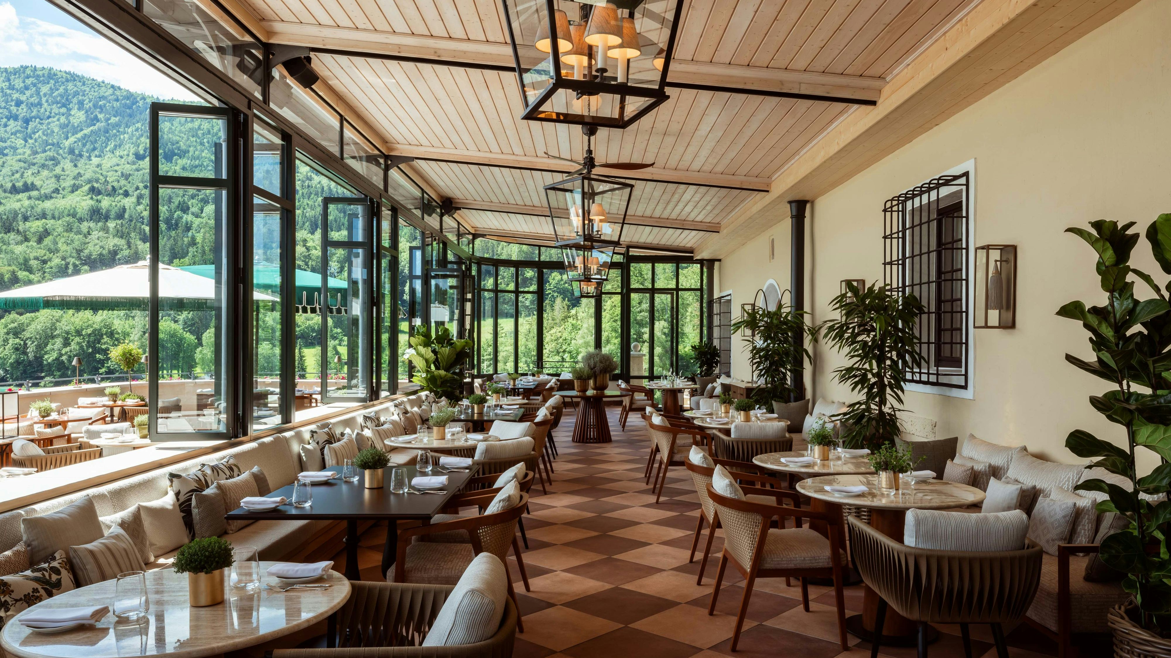 Mit 1. Juli 2024 läutet die Rosewood-Hotelkette eine neue Ära im Schloss Fuschl ein und eröffnet dort seine neueste Adresse.