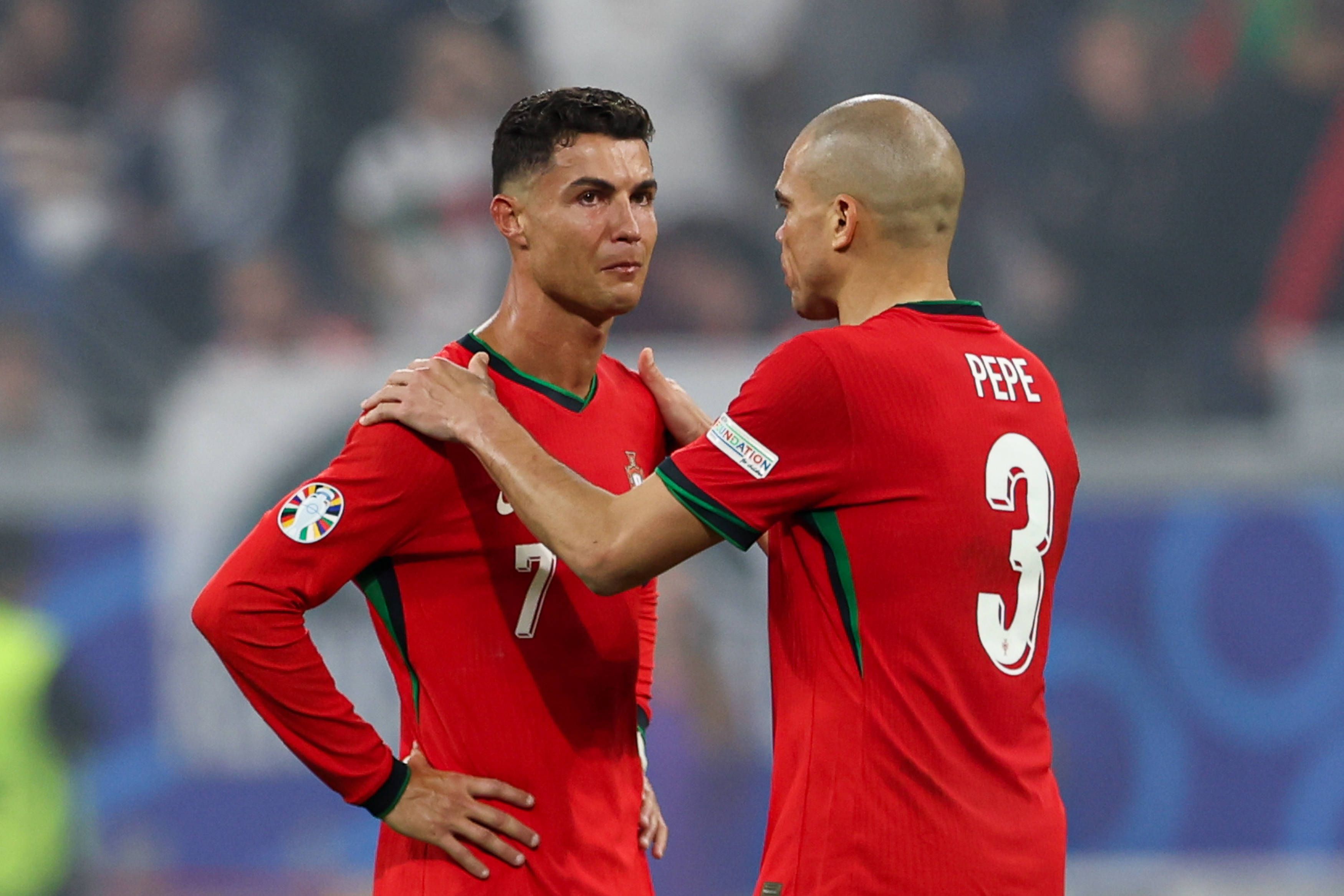 Nach dem verschossenen Elfer musste Pepe Cristiano Ronaldo trösten.