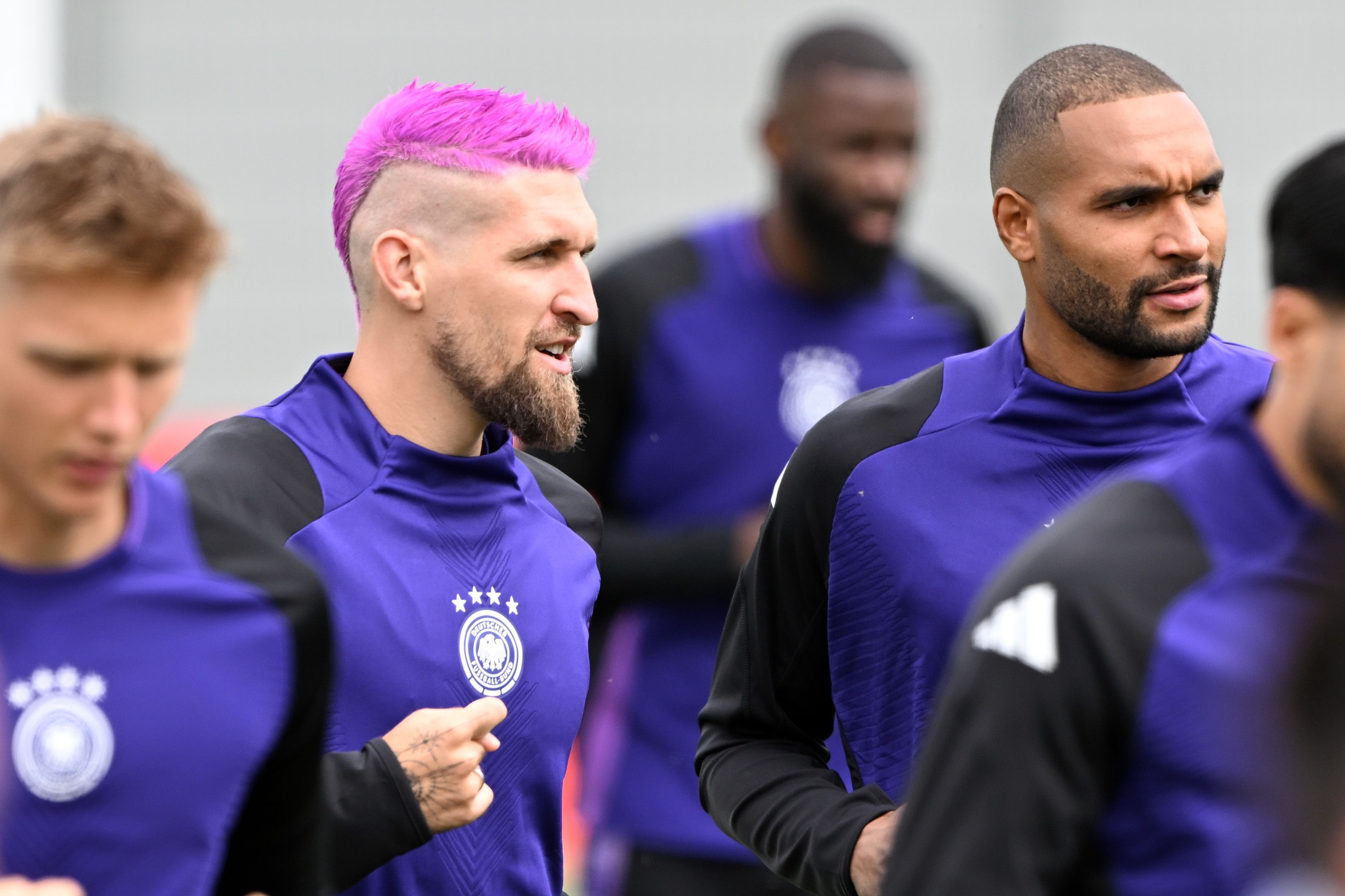 Heute.at - Kreativ! Deutschland-Star jetzt mit rosa Irokese