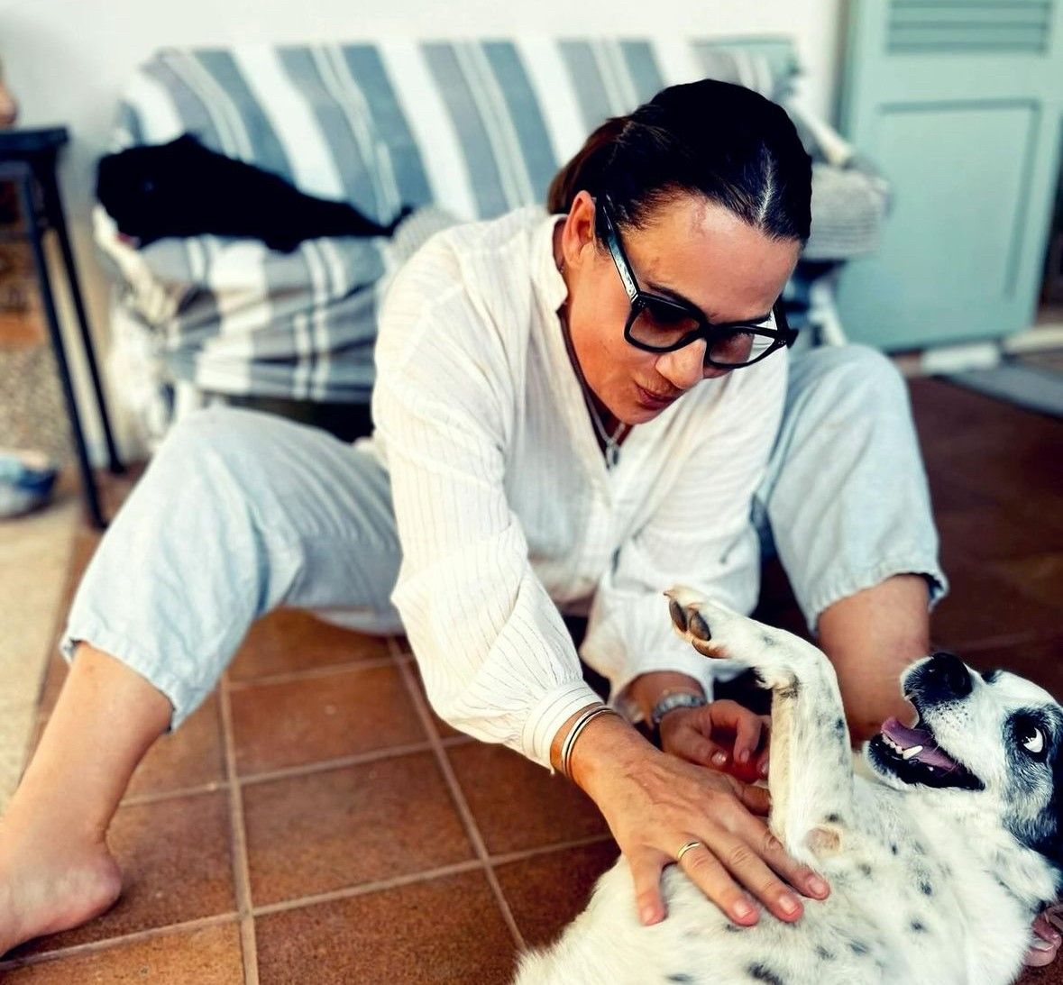 Jenny Jürgens lässt auf Social Media viele privat Einblicke zu. So machte die Tochter des großen Udo Jürgens auch ihren Leidensweg mit Gürtelrose öffentlich - sie ist auf dem Weg der Besserung.