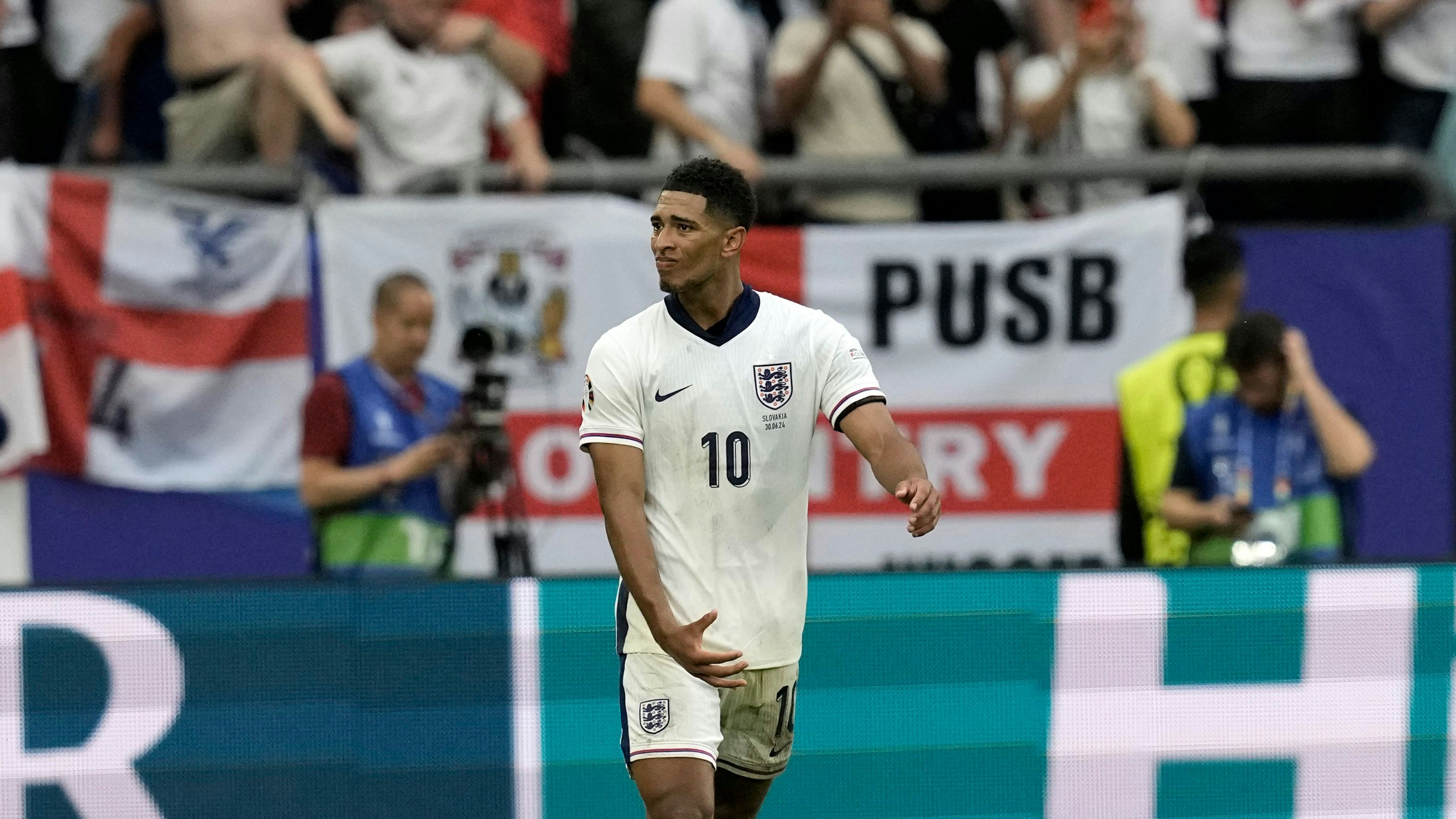 England-Star Jude Bellingham kommt ohne Sperre davon.