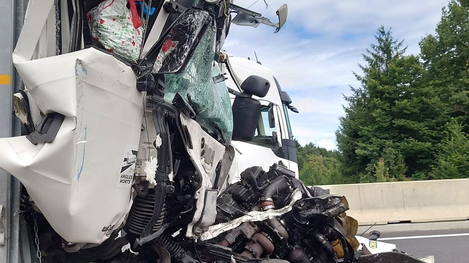 Trotz rascher Hilfe erlag der Mann noch am Unfallort seinen schweren Verletzungen. 