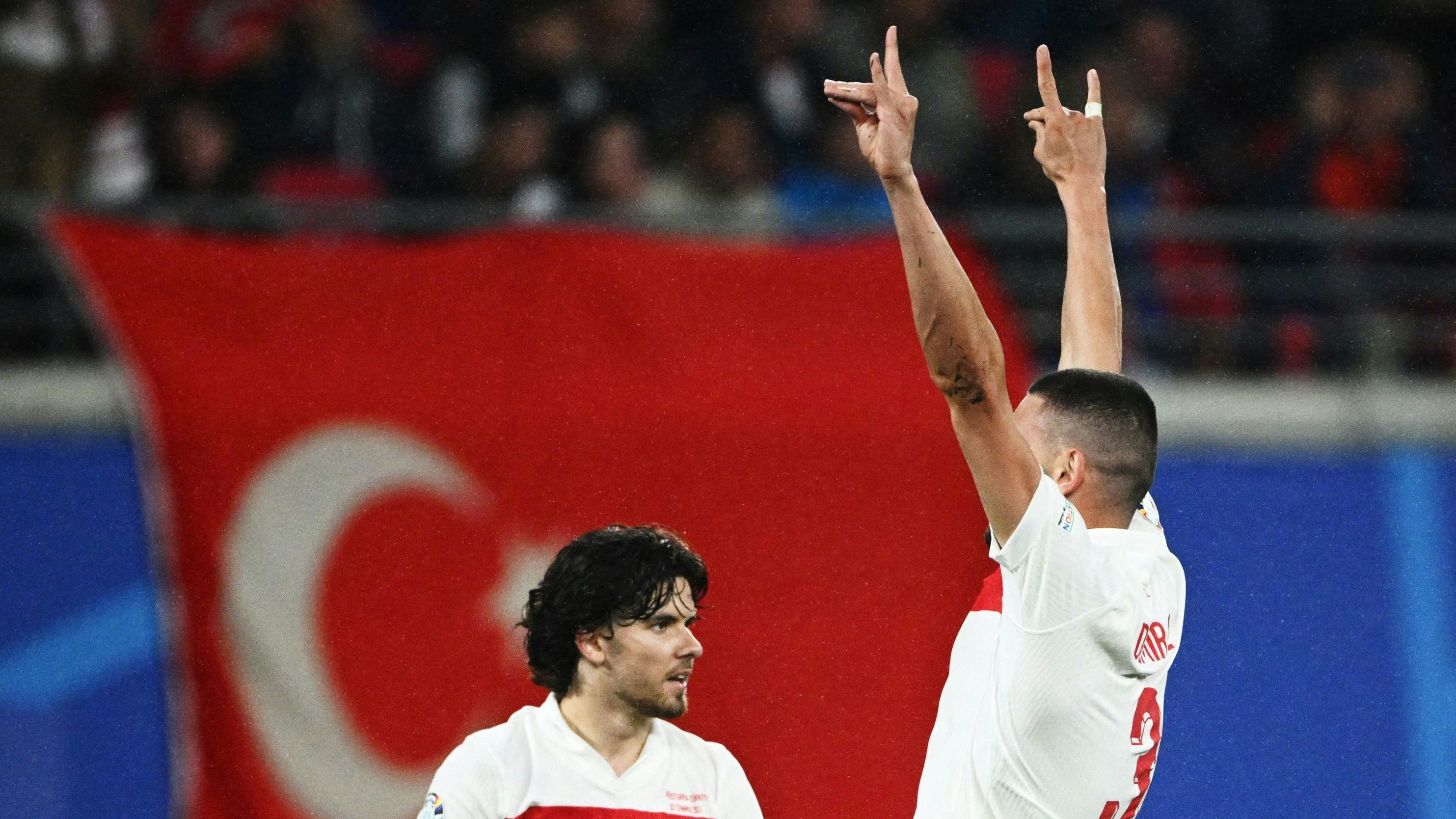 Der Türke Merih Demiral zeigte den "Wolfsgruß"-Jubel. 